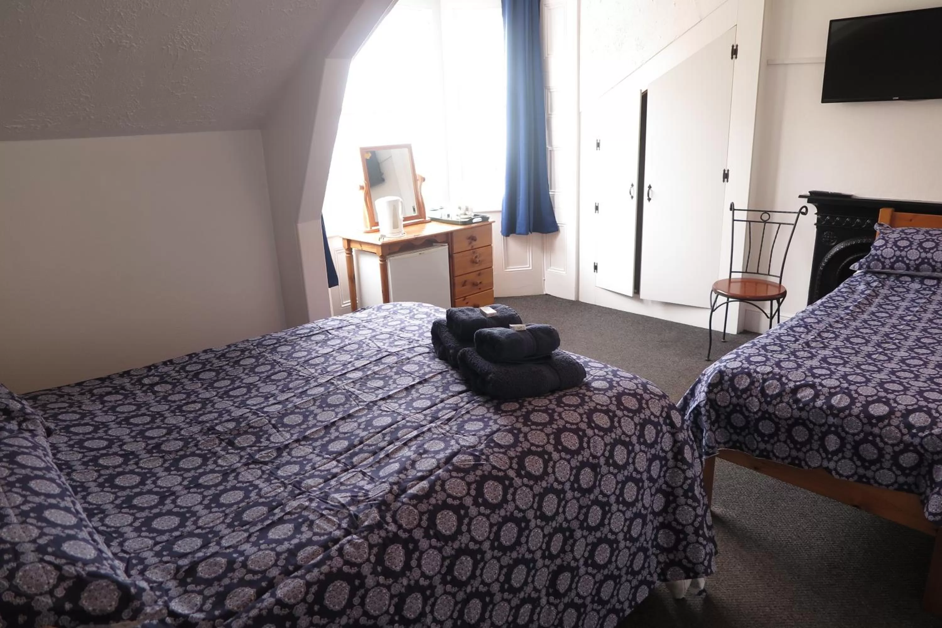 Twin Room with Private Bathroom in Boaters Guesthouse