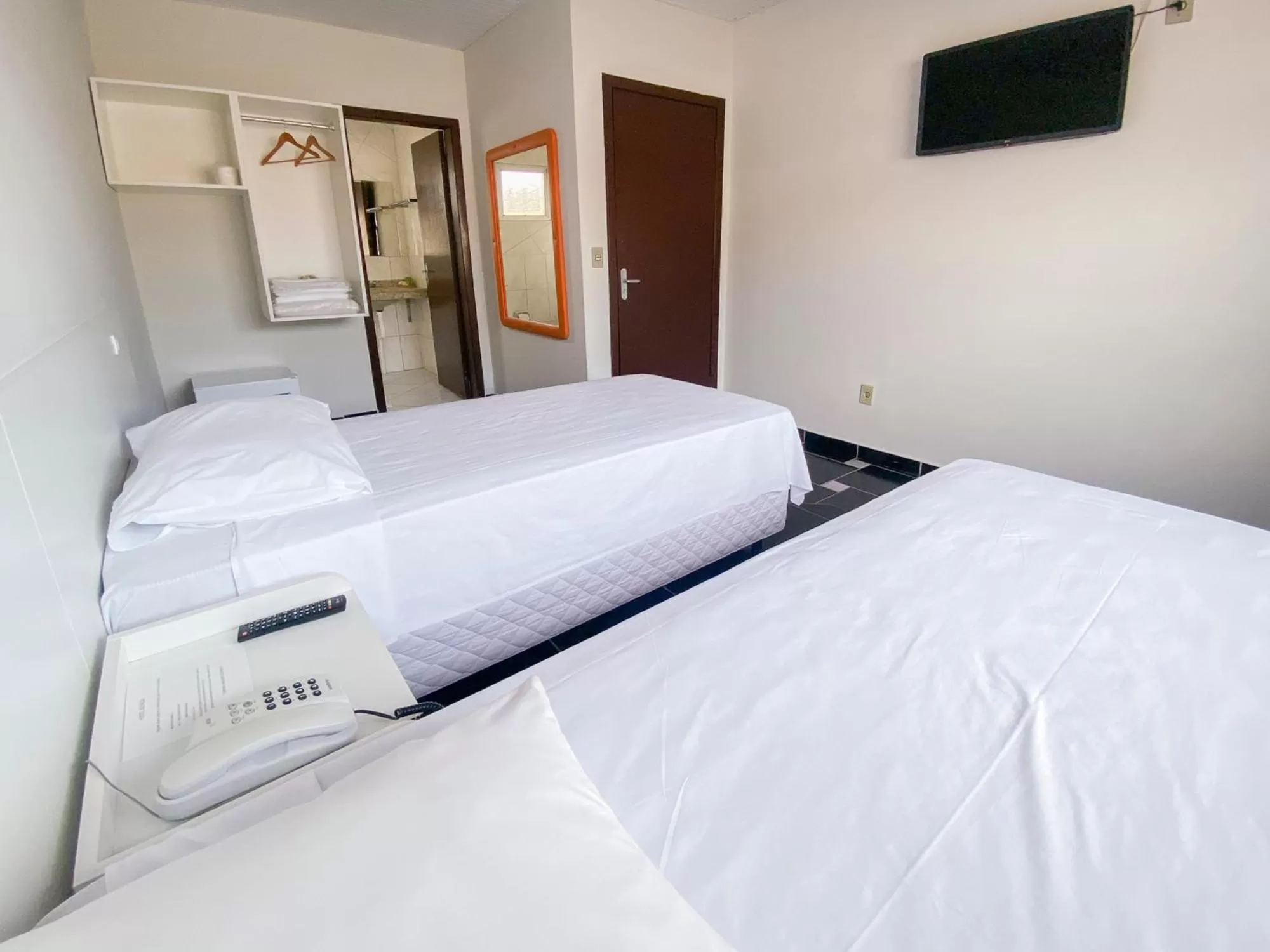 Photo of the whole room, Bed in GUINZA