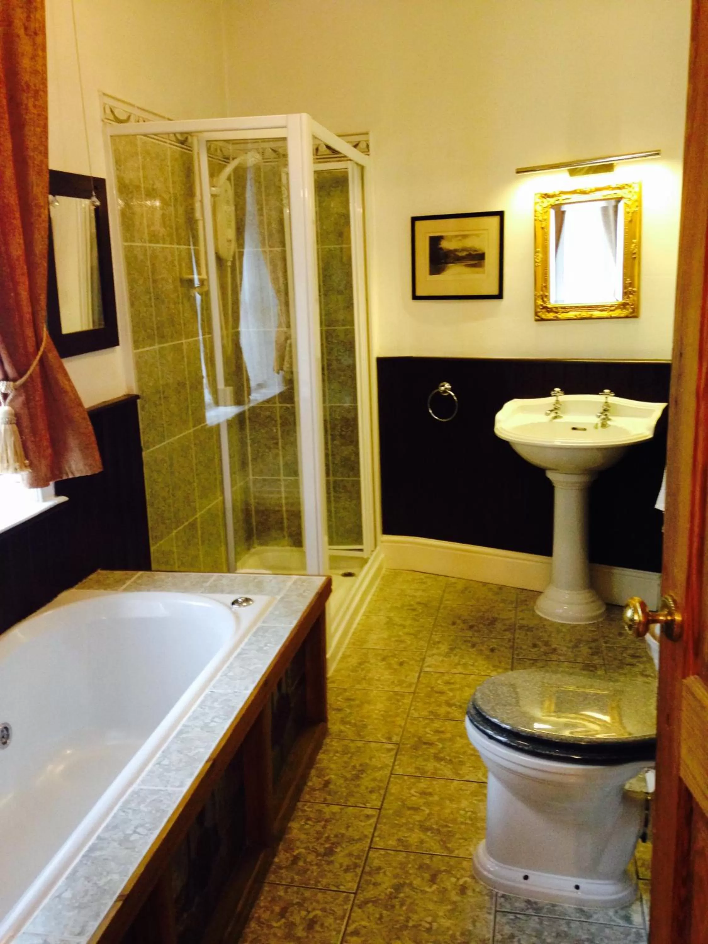 Bed in The Old Registry guest house