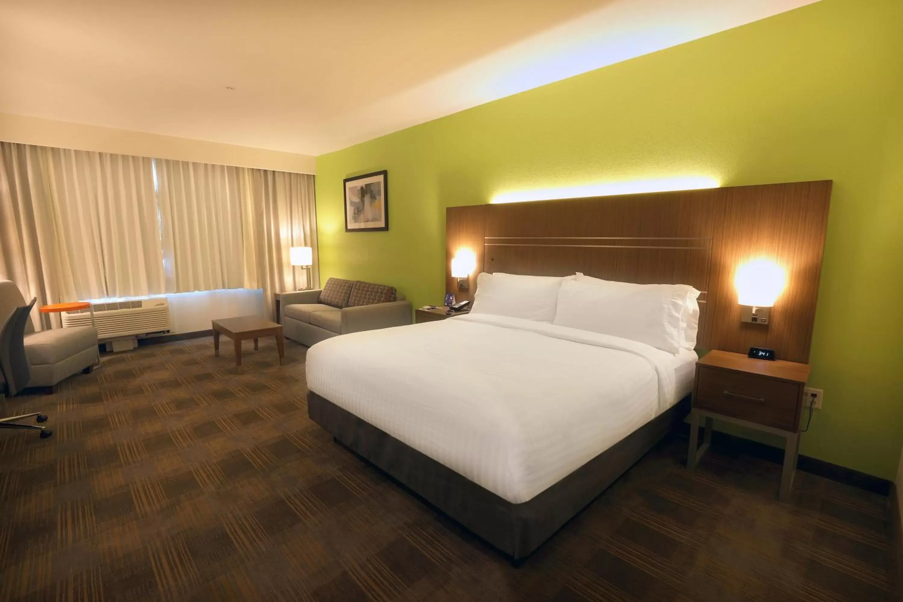King Room - Hearing Accessible - Roll-in Shower/Non-Smoking in Holiday Inn Express & Suites - Dripping Springs - Austin Area, an IHG Hotel King Room - Hearing Accessible - Roll-in Shower/Non-Smoking in Holiday Inn Express & Suites - Dripping Springs - Austin Area, an IHG Hotel