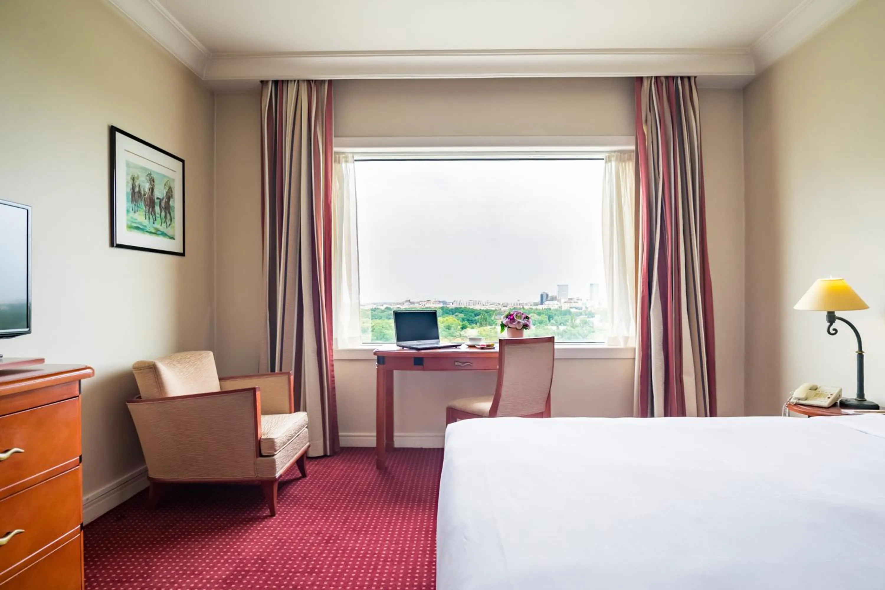 Business facilities, Bed in Pullman Bucharest World Trade Center