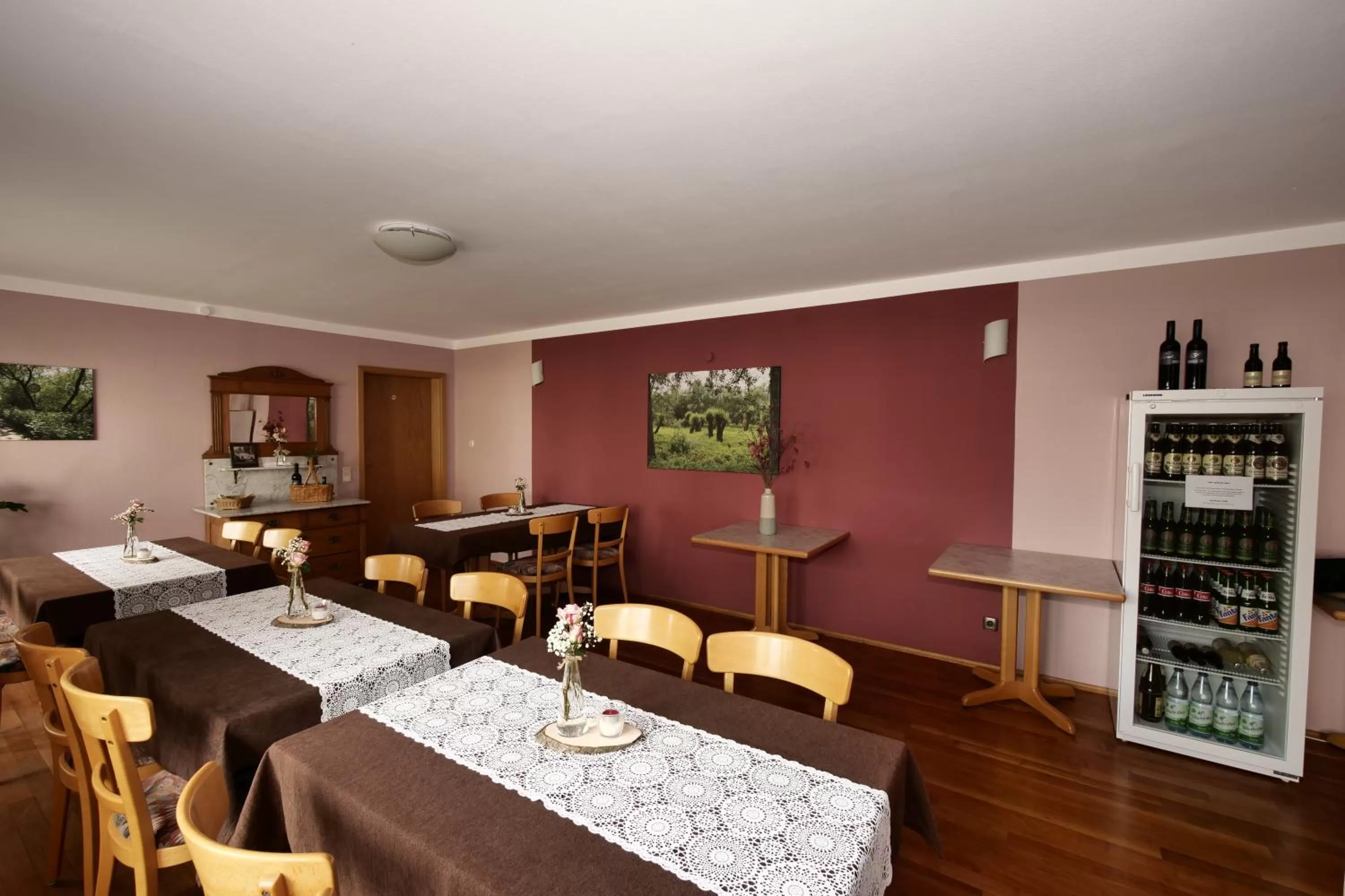 Communal lounge/ TV room in Hotel Bett & Frühstück