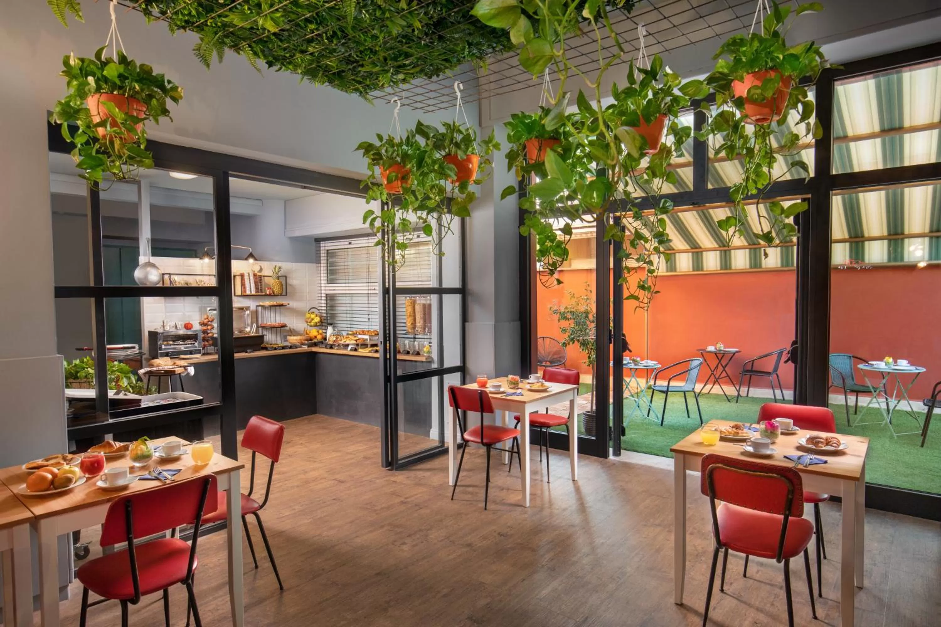 Restaurant/places to eat in Bloom Hotel Rome