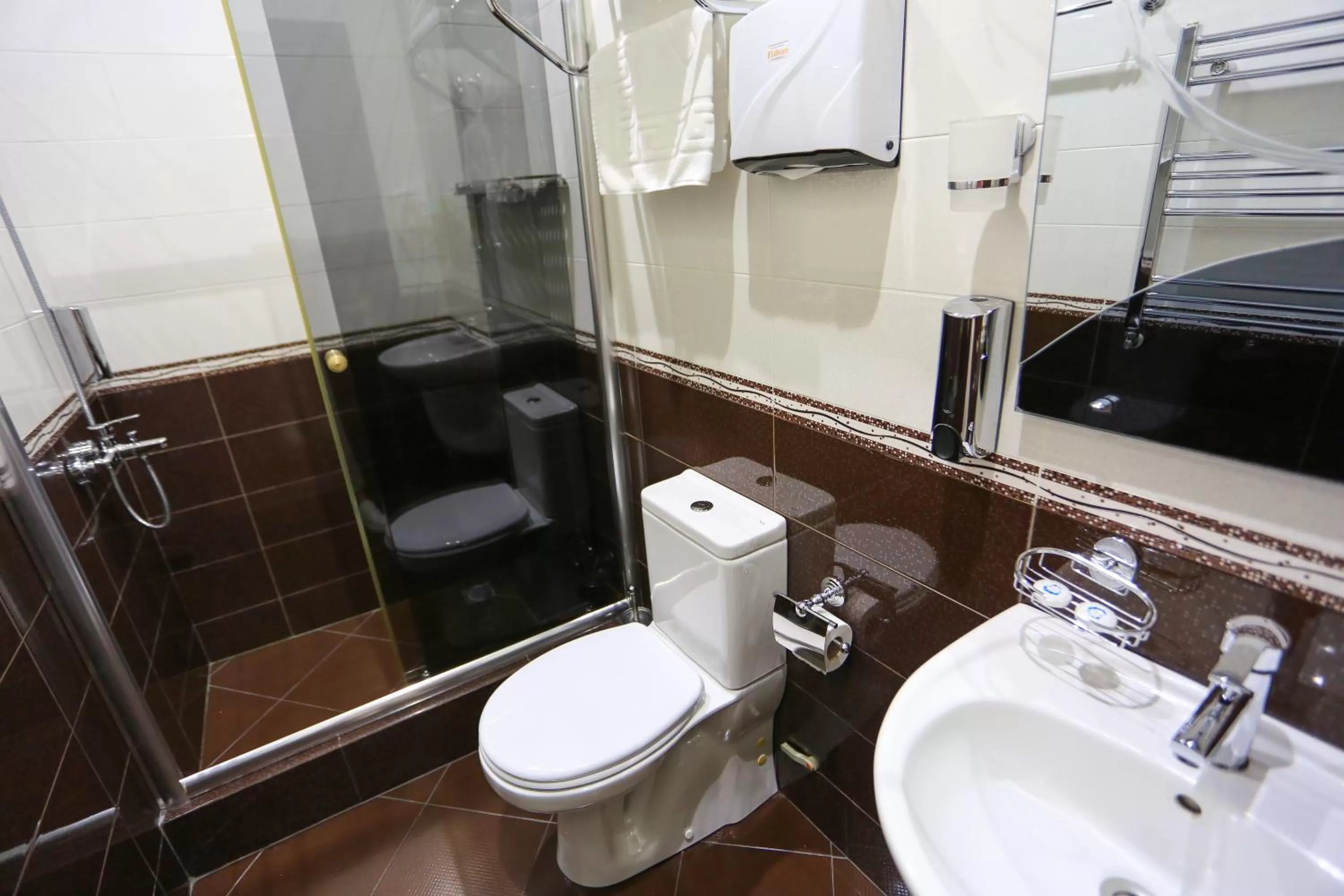 Shower in Eiffel Hotel