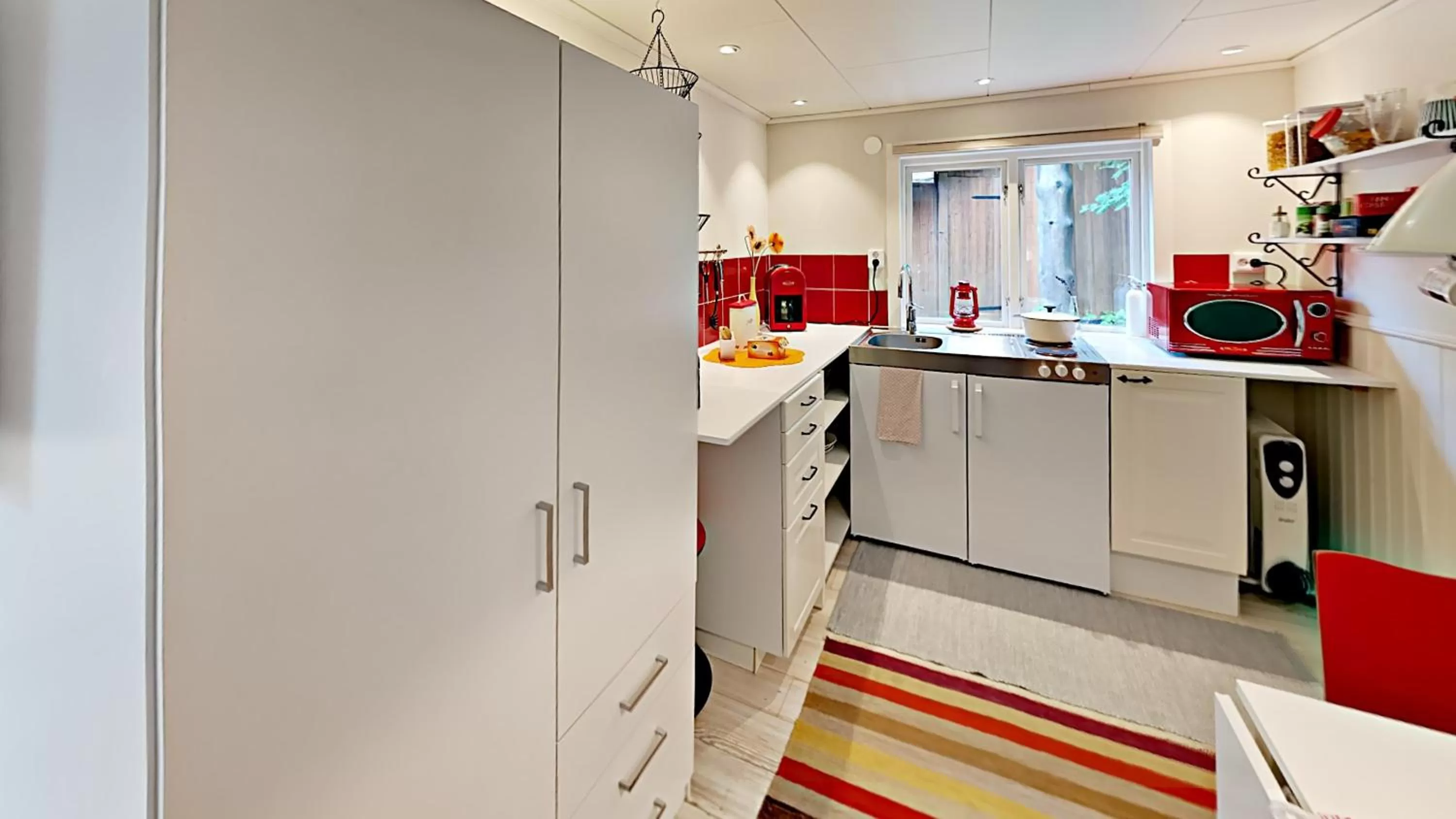 Kitchen or kitchenette in Woodstock B&B & Studio Apartments