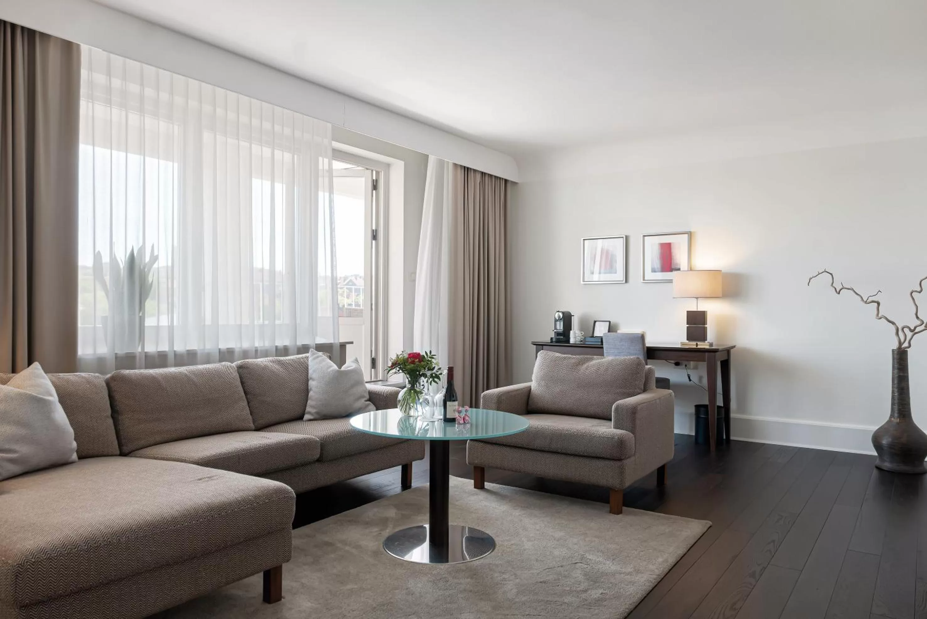 Living room in Elite Park Avenue Hotel