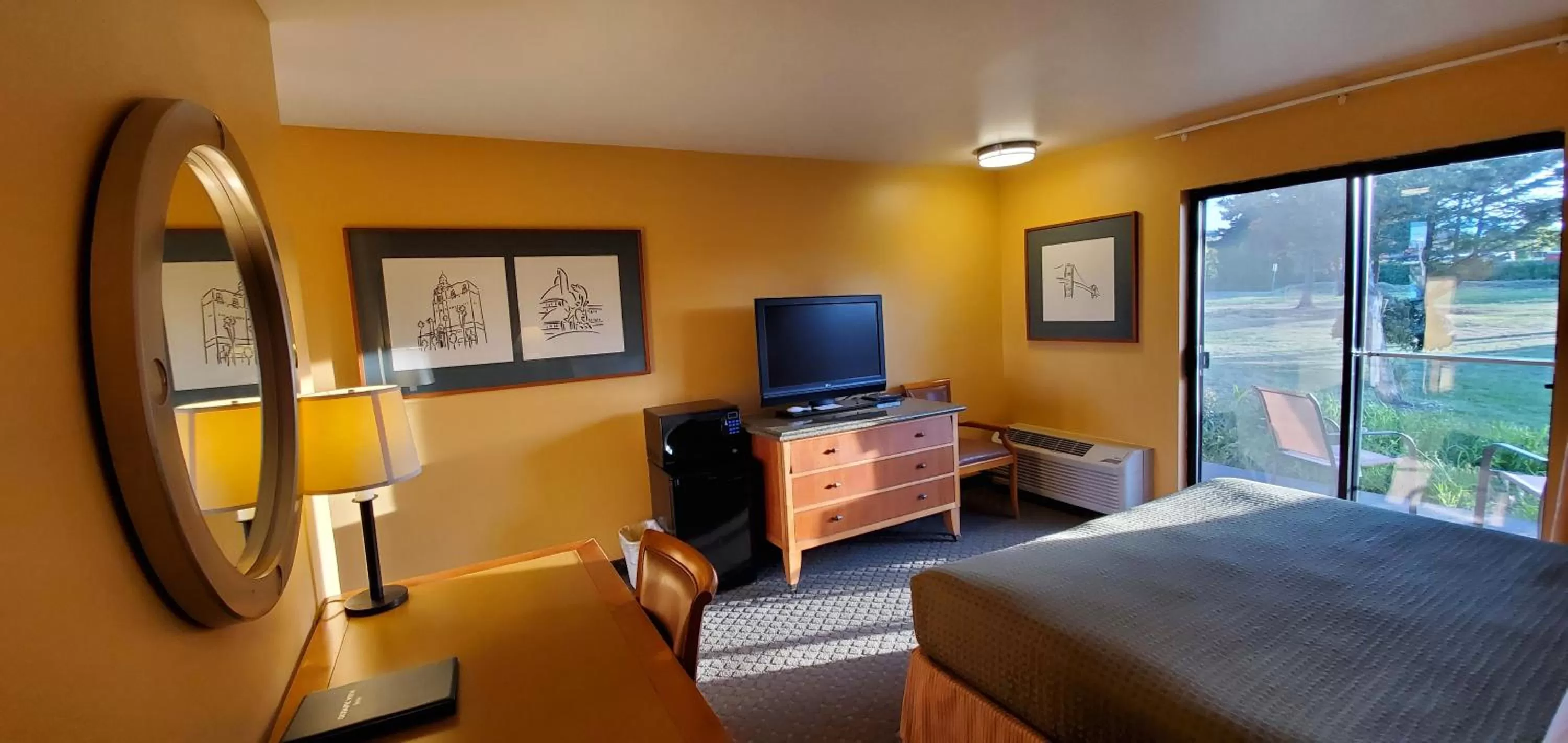 TV and multimedia, Bed in Olympic View Inn