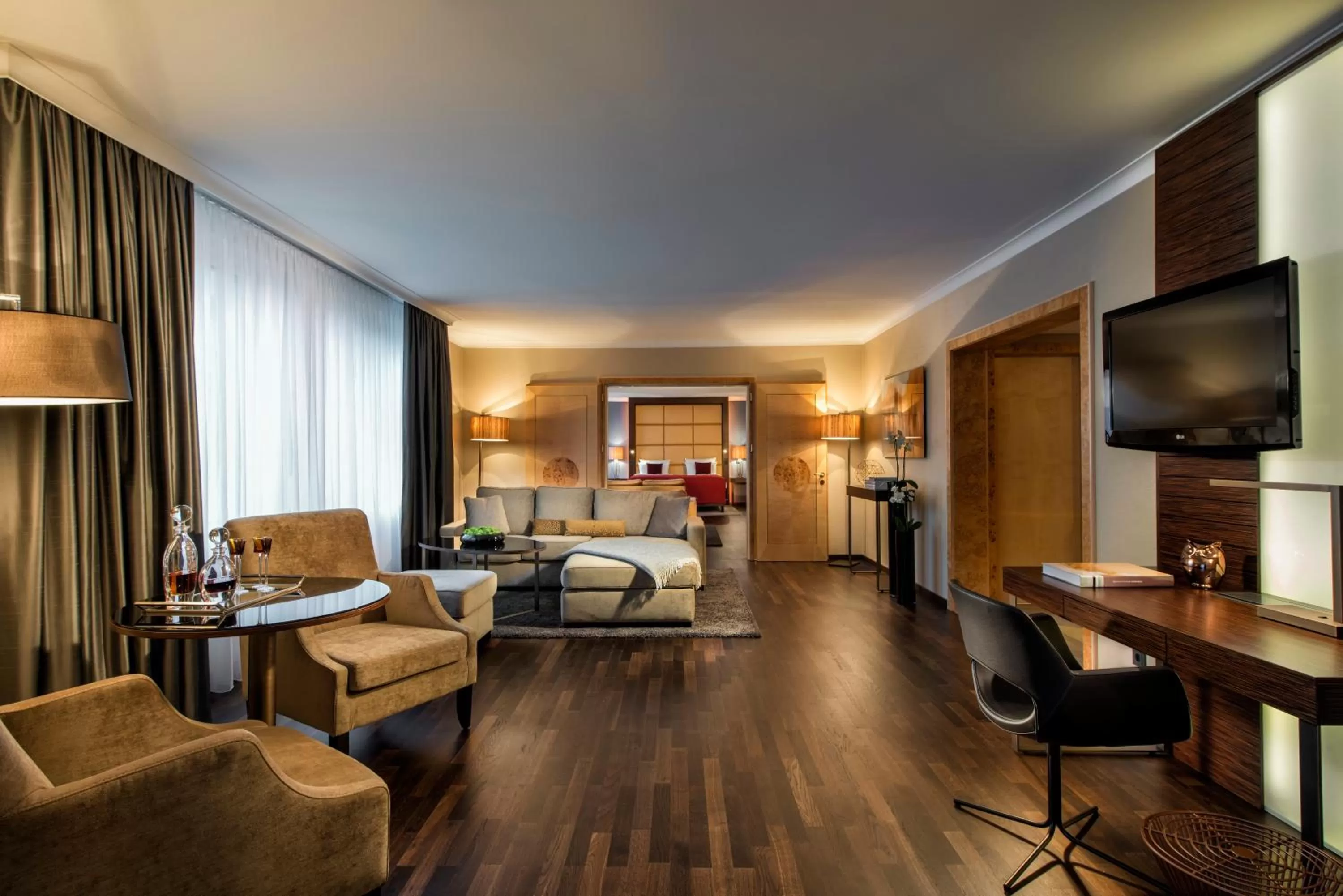 Living room, Bed in Hotel Palace Berlin