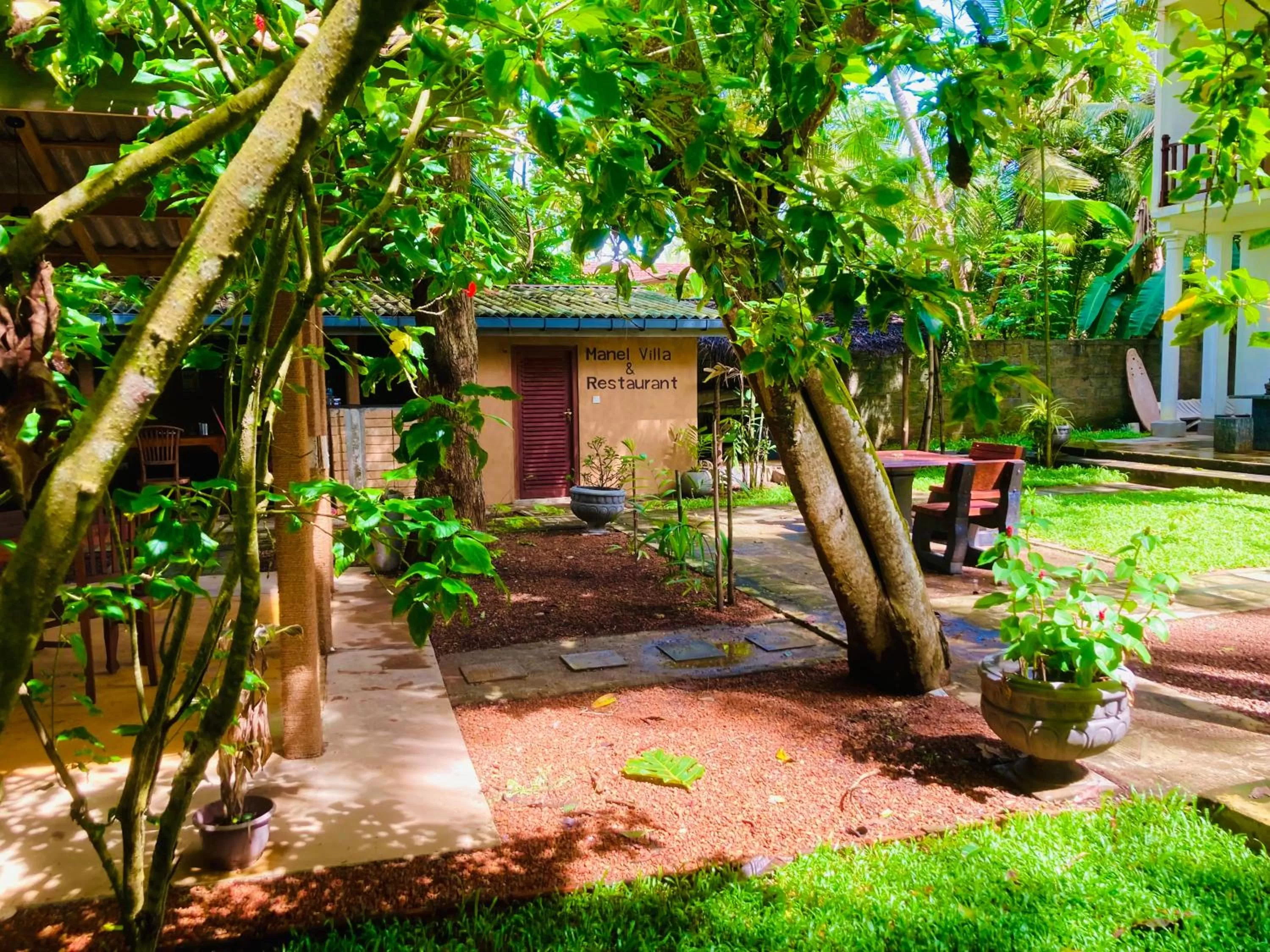 Restaurant/places to eat in Manel Villa