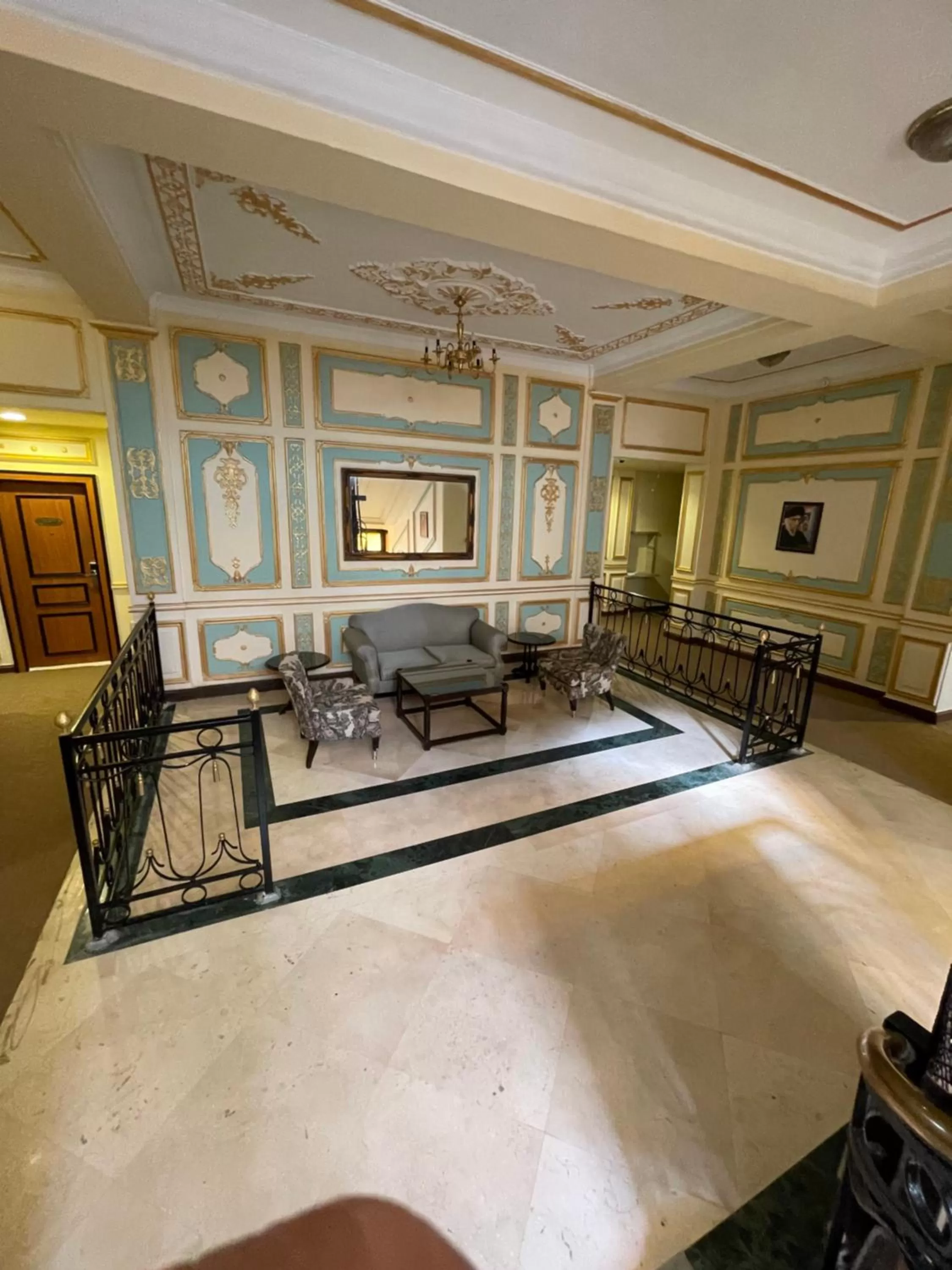 Seating area in Cosmopolitan hotel