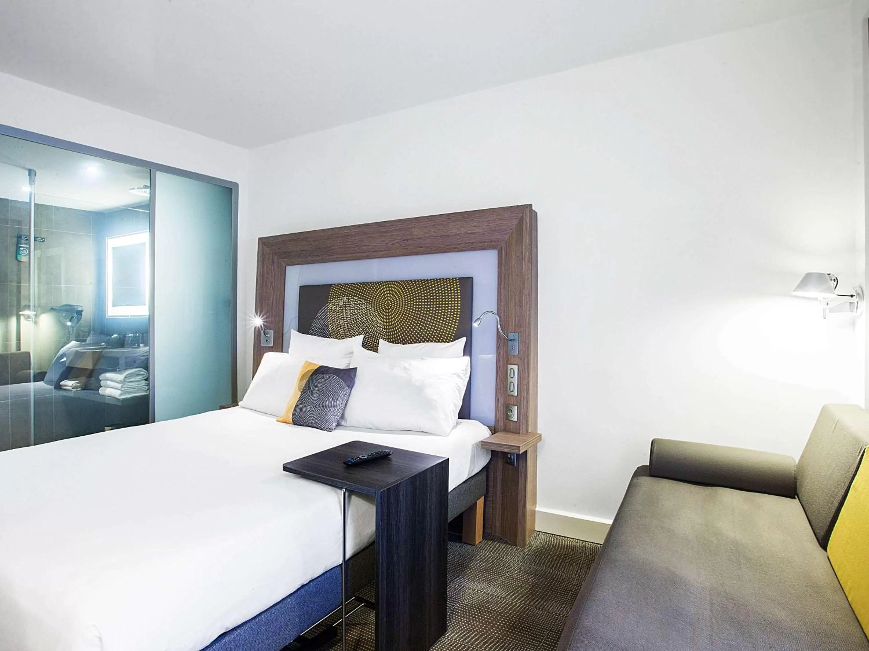 Photo of the whole room, Bed in Novotel Paris Les Halles