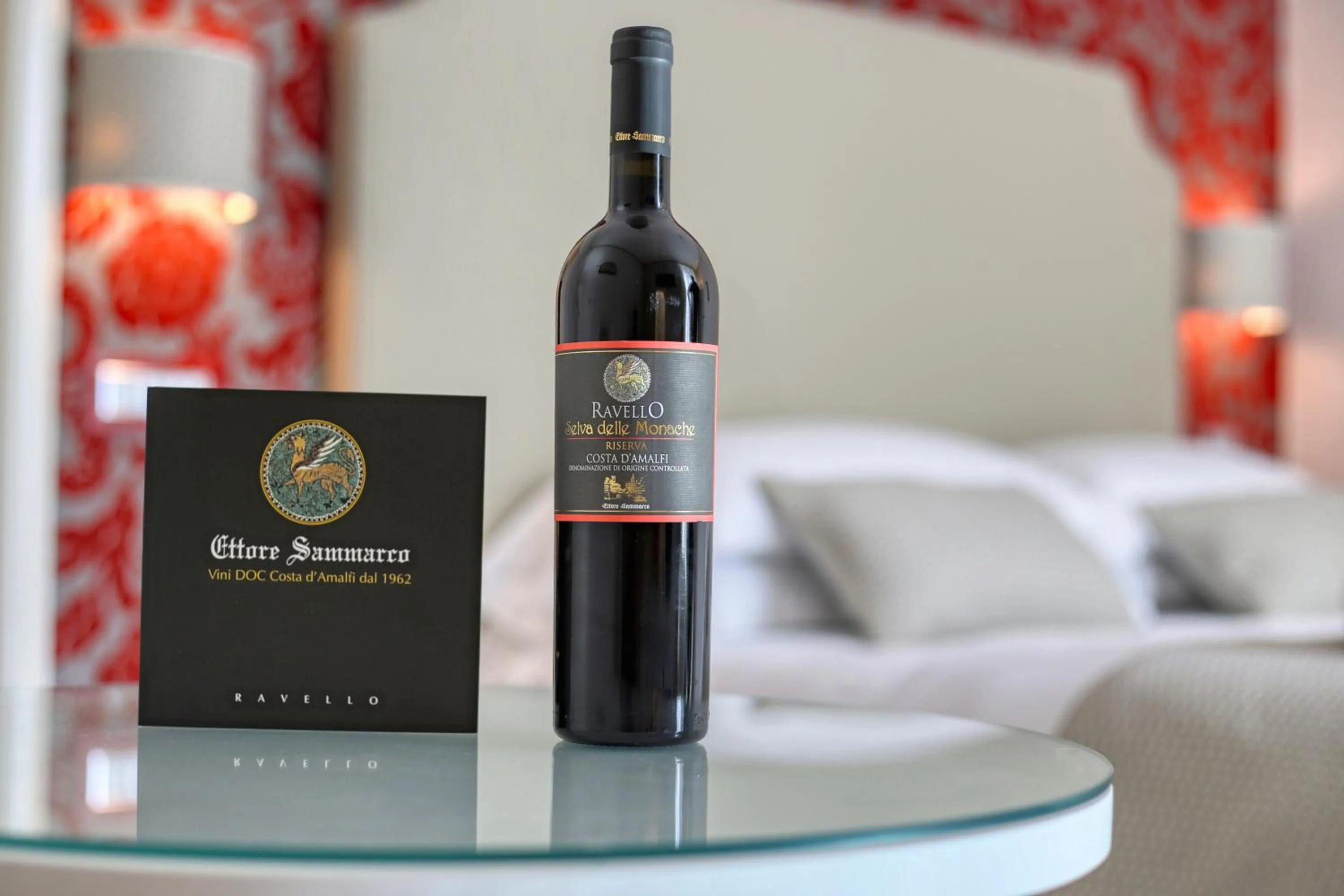 Alcoholic drinks, Bed in Palazzo Confalone