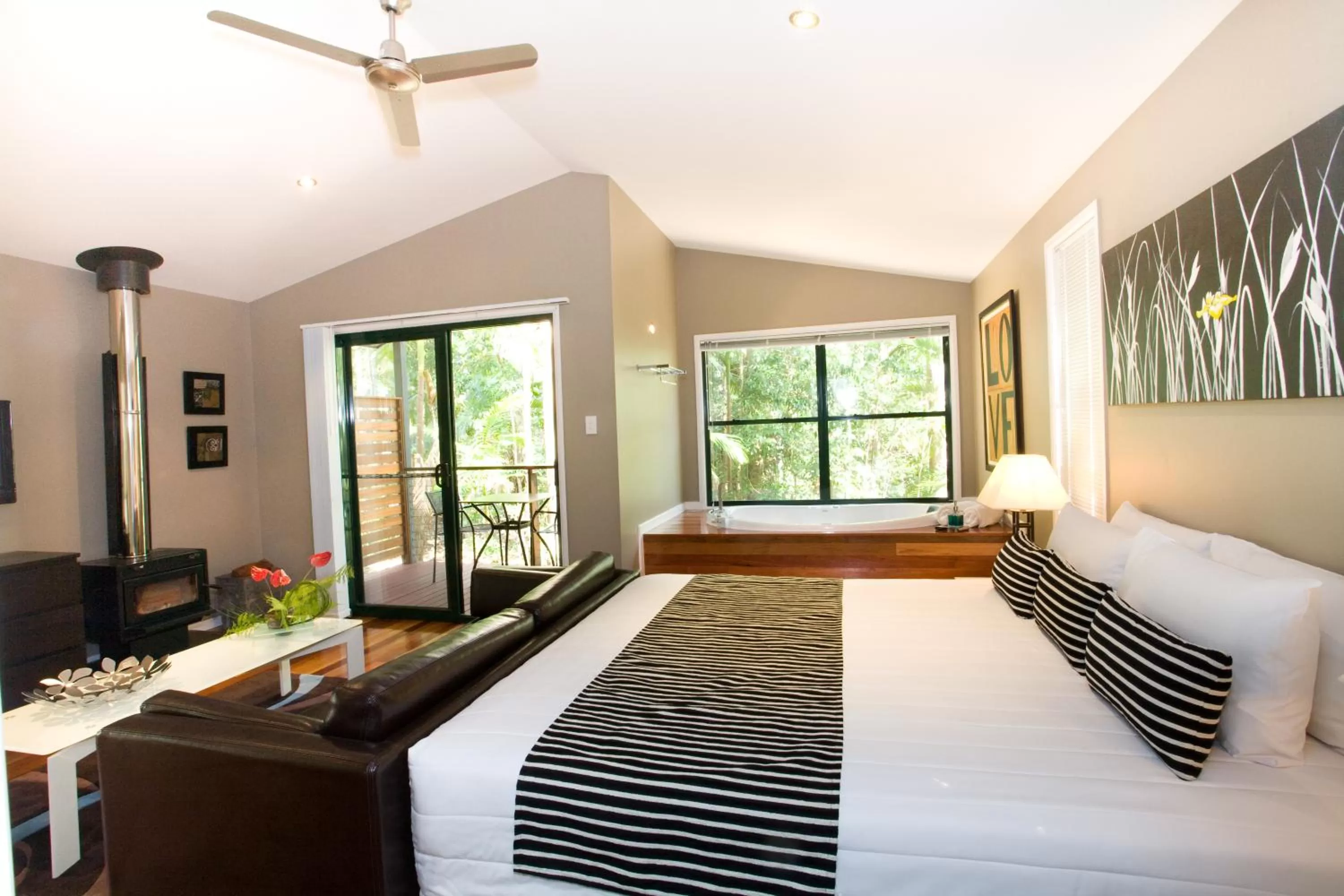 Bed in Amore On Buderim Rainforest Cabins