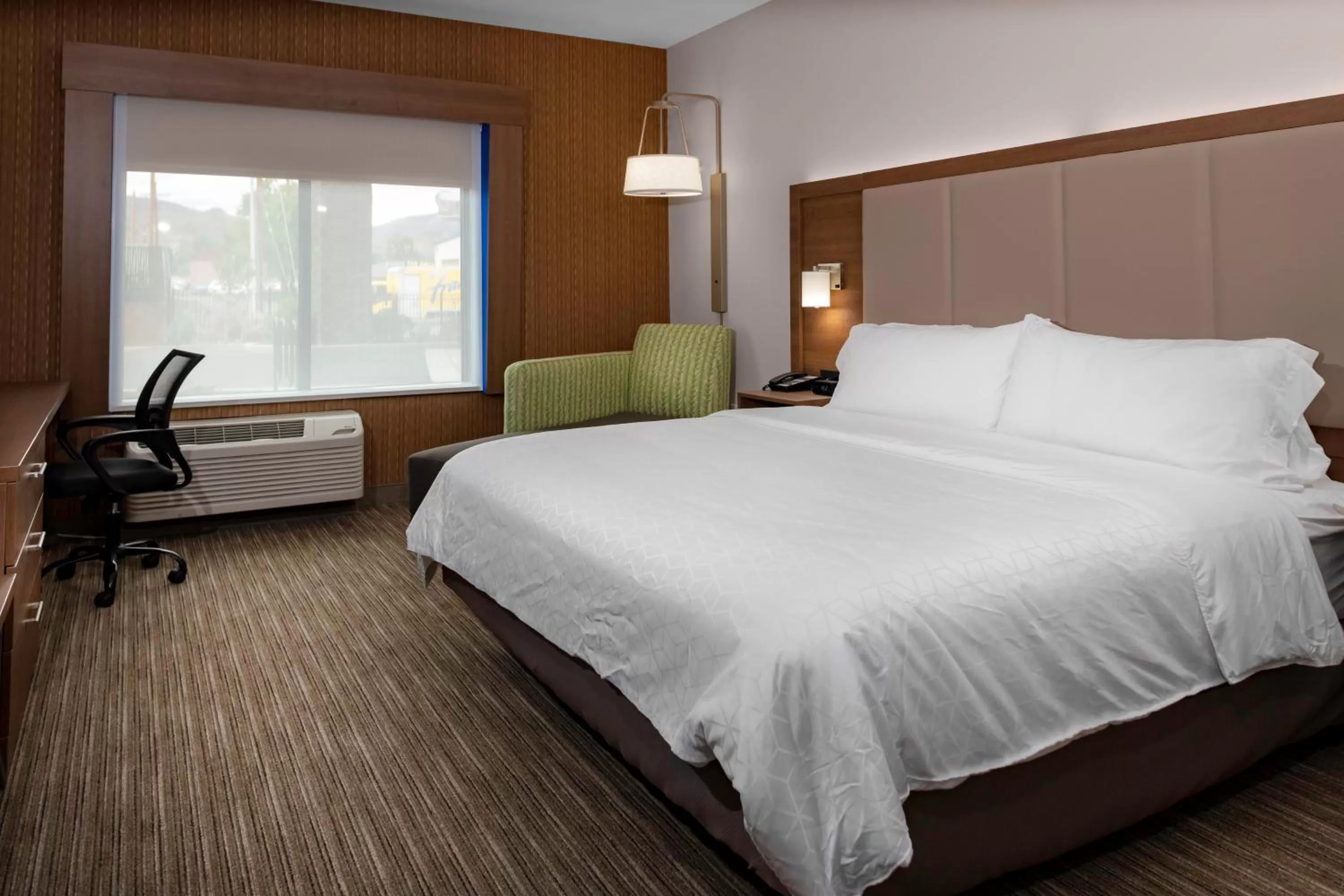 Photo of the whole room, Bed in Holiday Inn Express & Suites - The Dalles by IHG