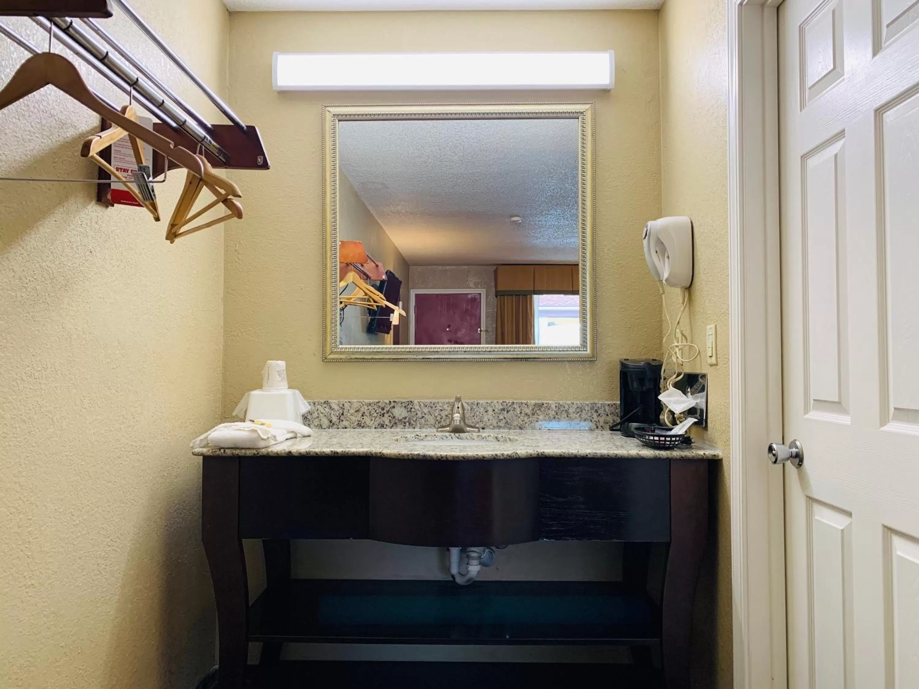 Super 8 by Wyndham Cincinnati-Springdale OH