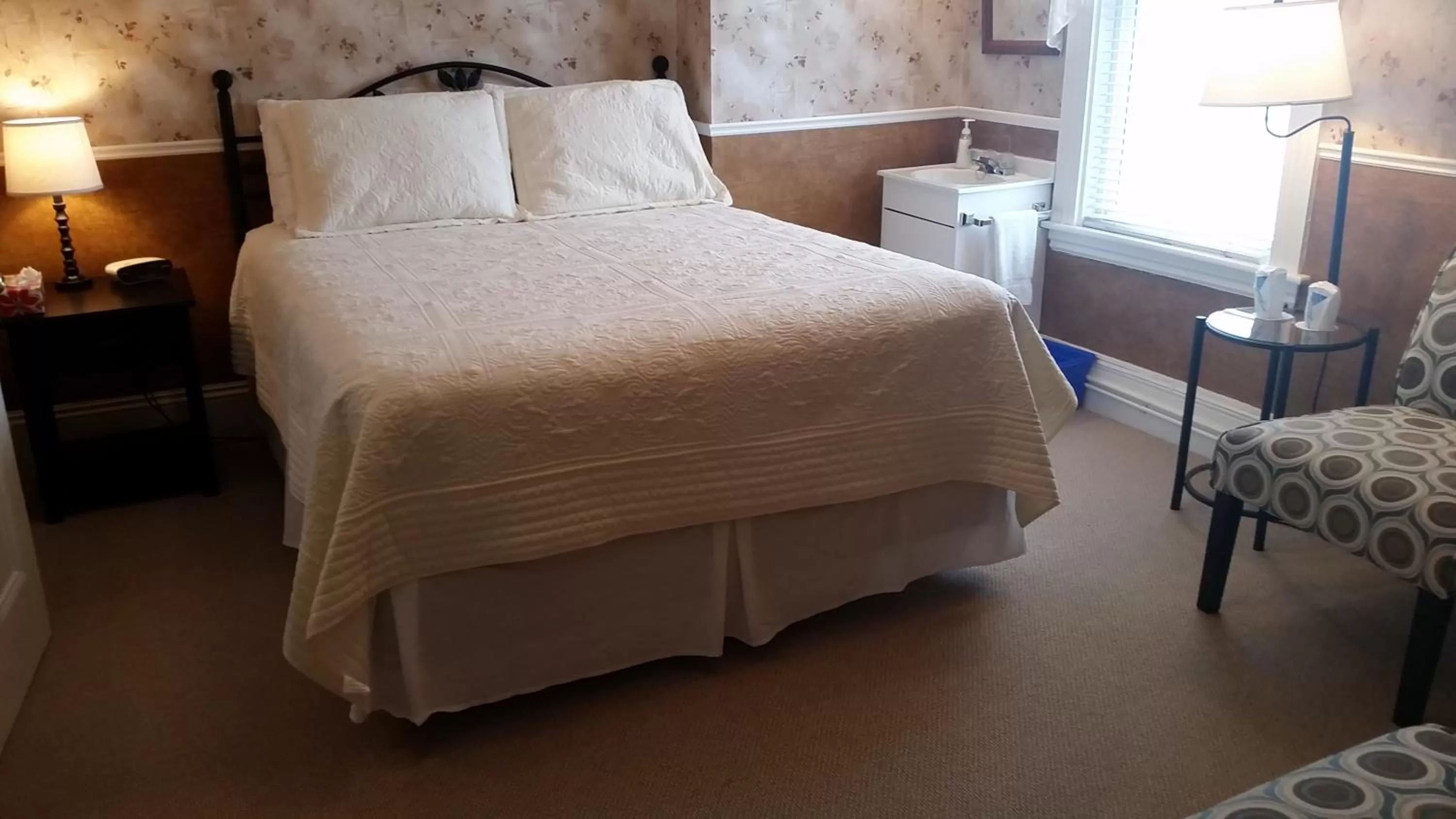 Bedroom, Bed in Bayside Inn