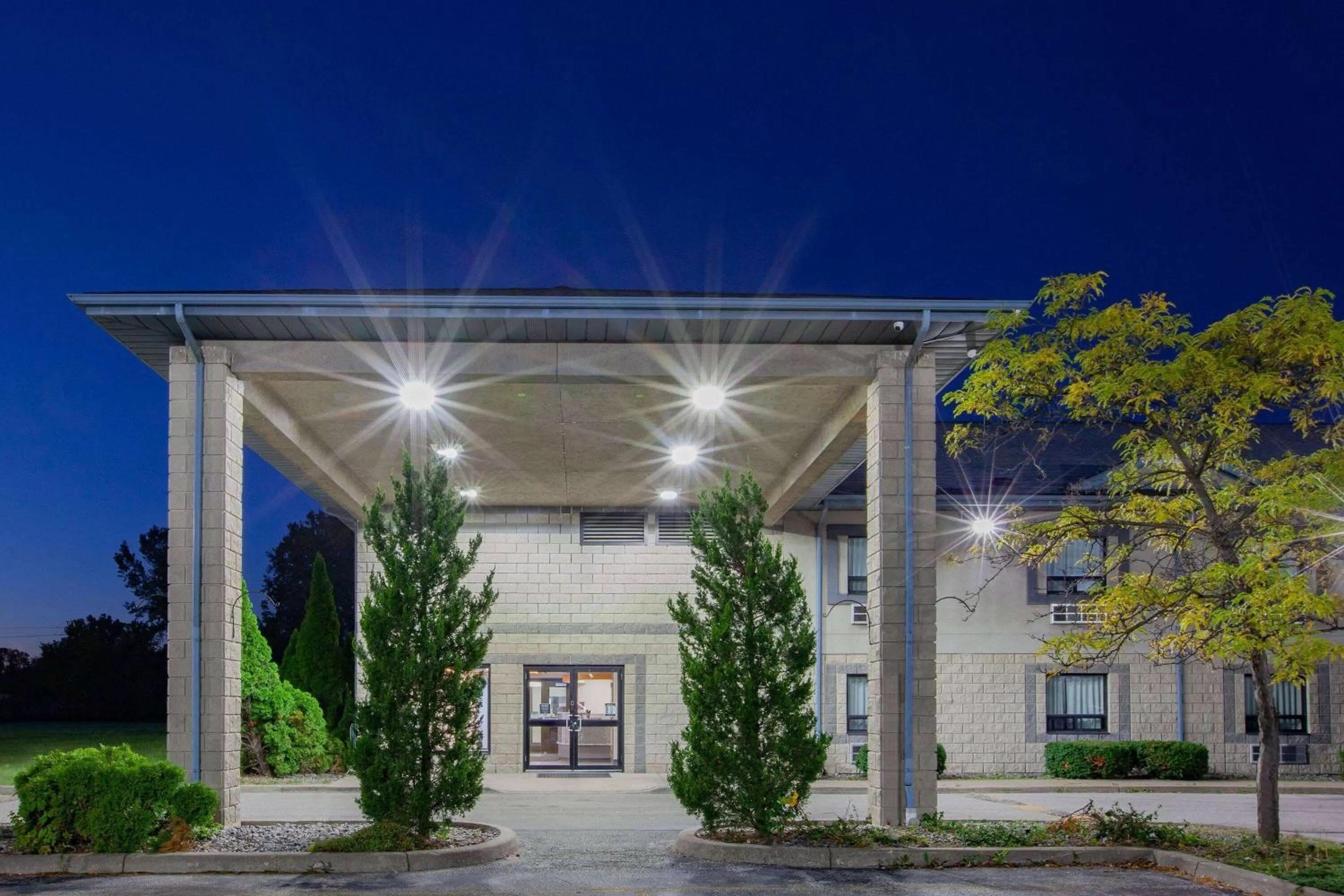 Property building in Super 8 by Wyndham Ambassador Bridge Windsor ON