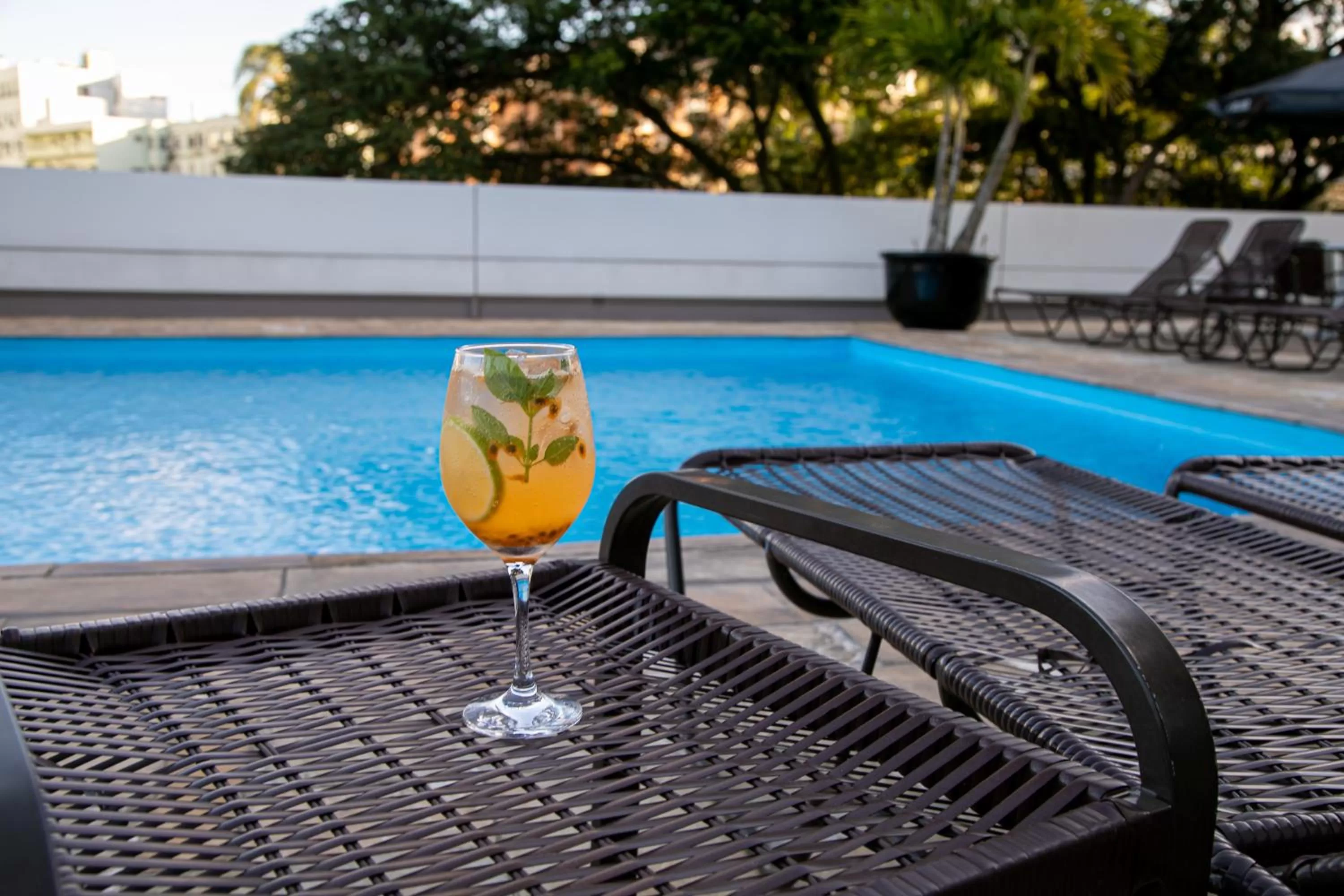 Lounge or bar in Plaza Blumenau Hotel