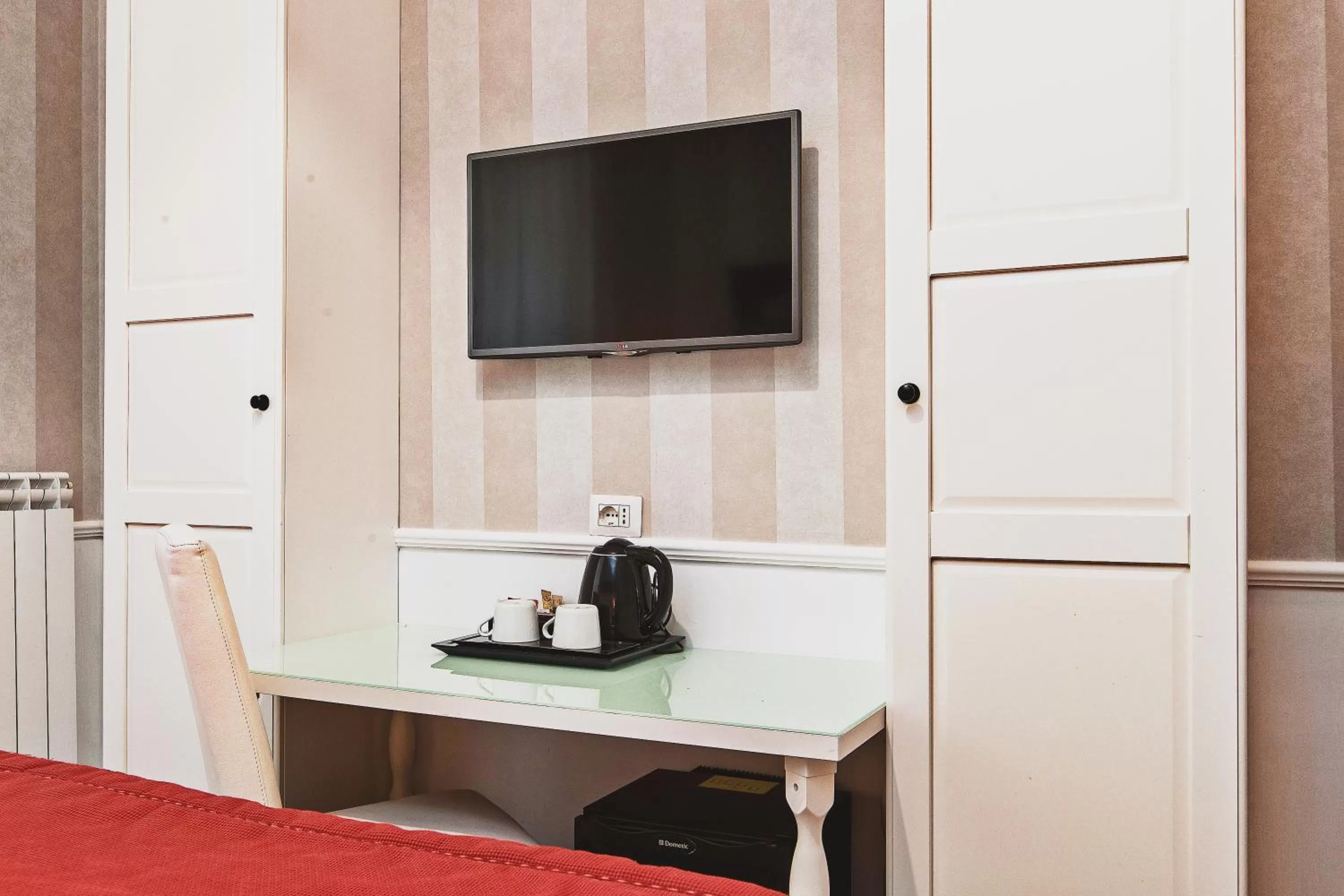 TV and multimedia in Star Vatican Rooms