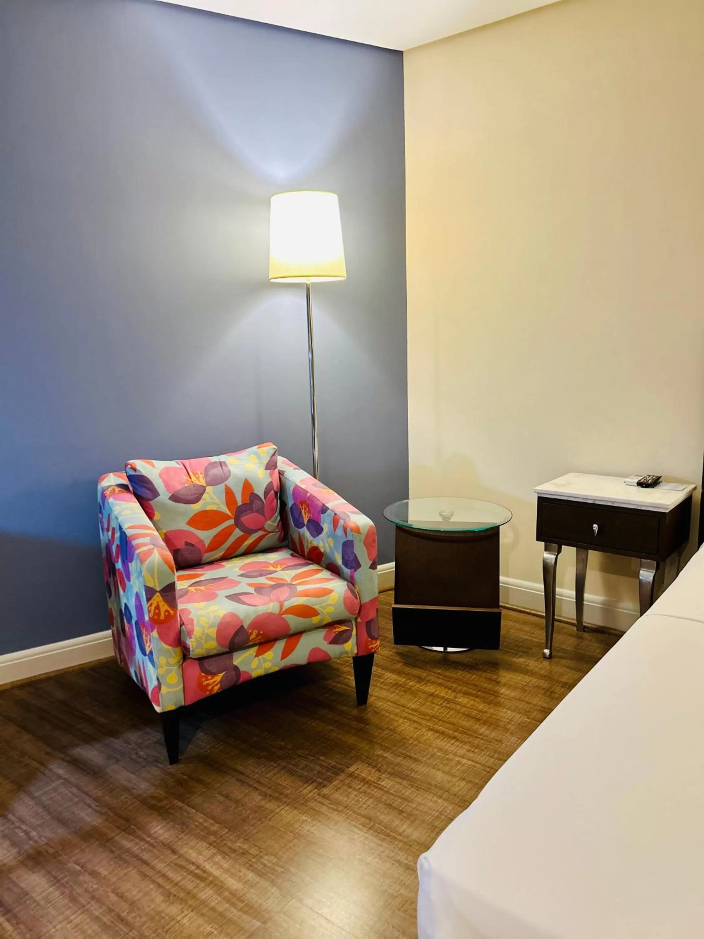 Photo of the whole room, Bed in Blue Tree Towers Joinville