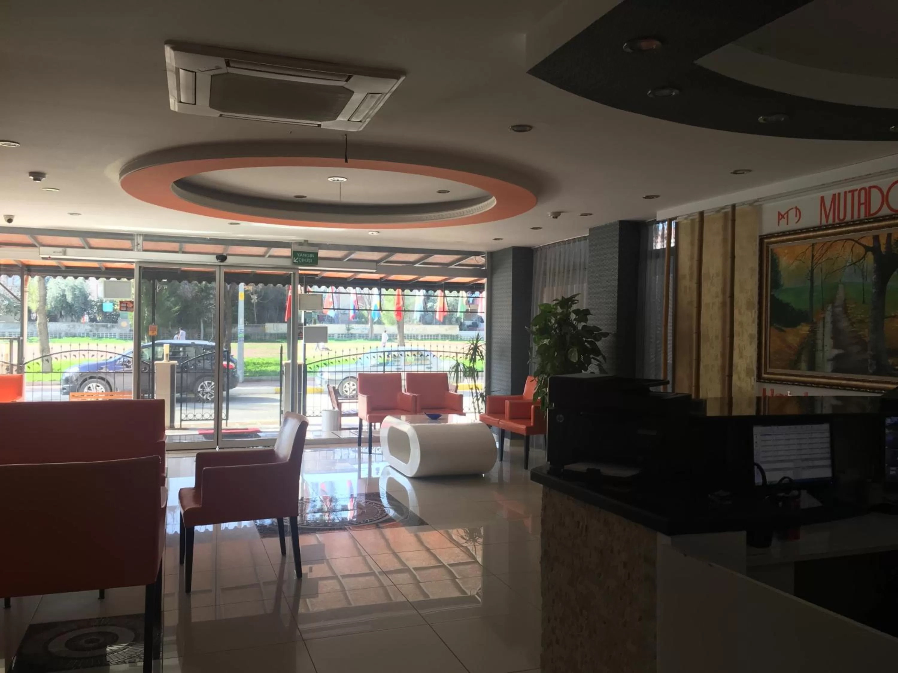Lobby or reception in Mutado Hotel