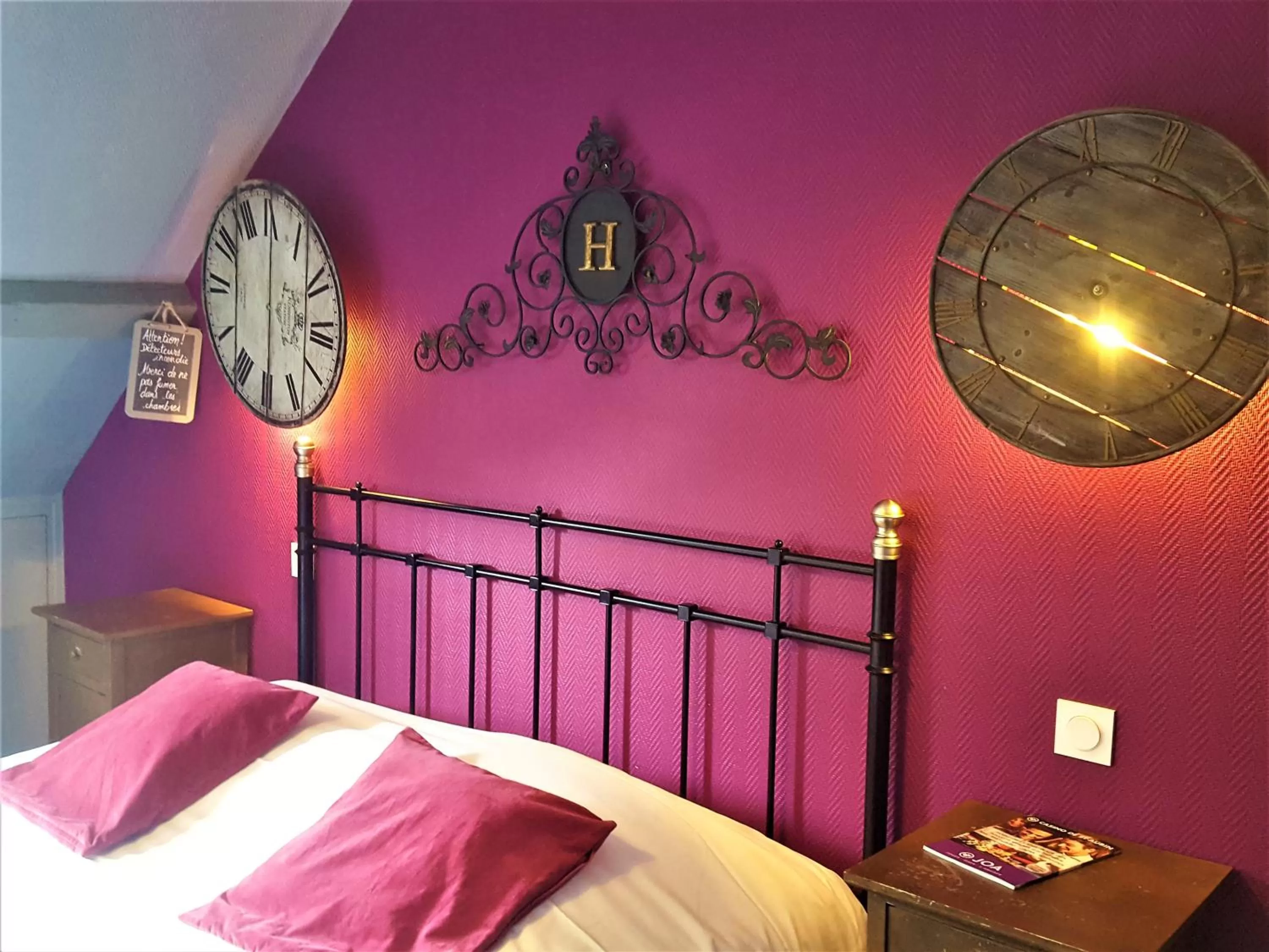 Bed in Hotel restaurant La Pêcherie - Le manoir d'à coté - Les 5 ruches -Logis hôtels