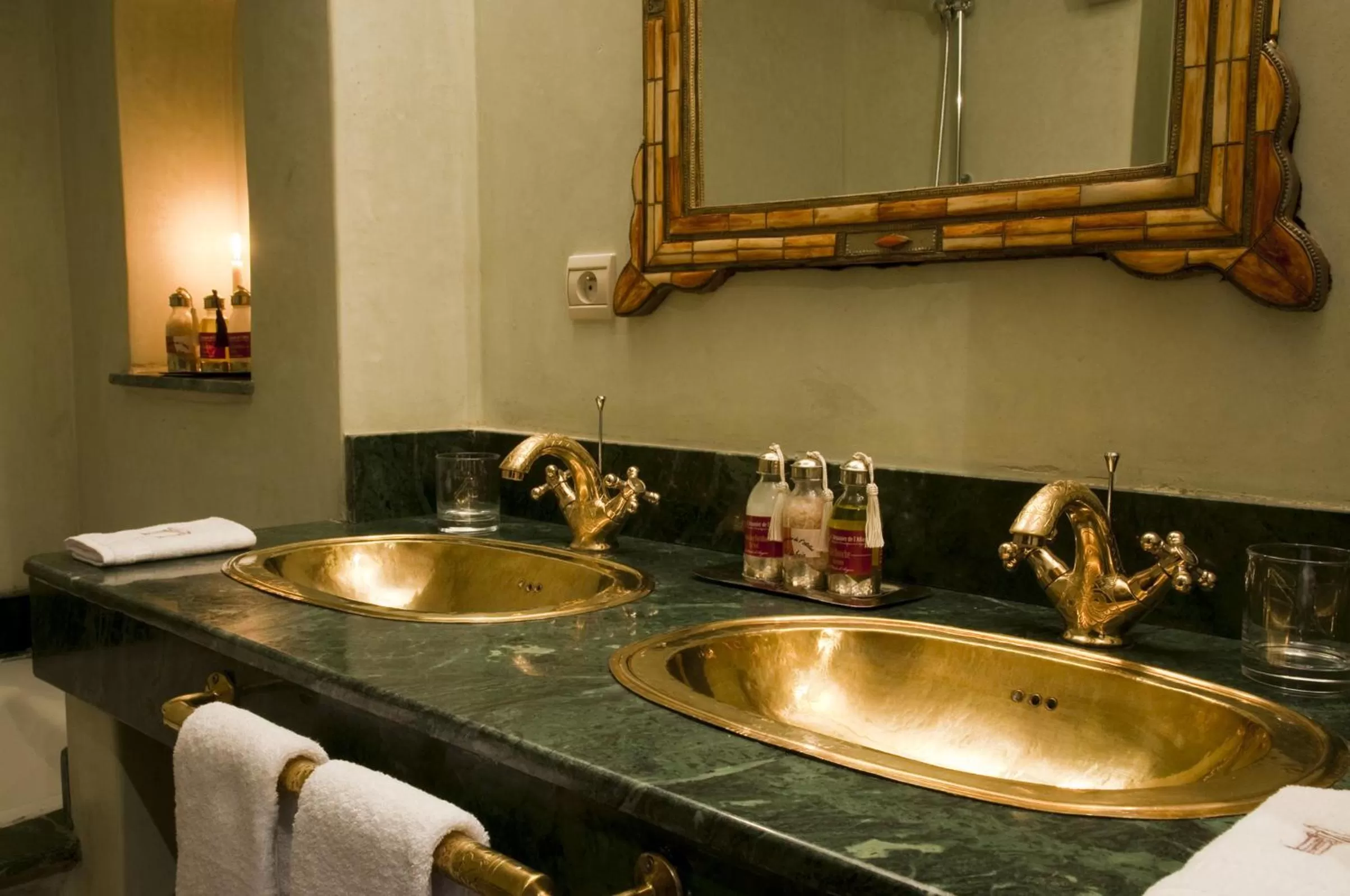 Bathroom in Le Temple Des Arts