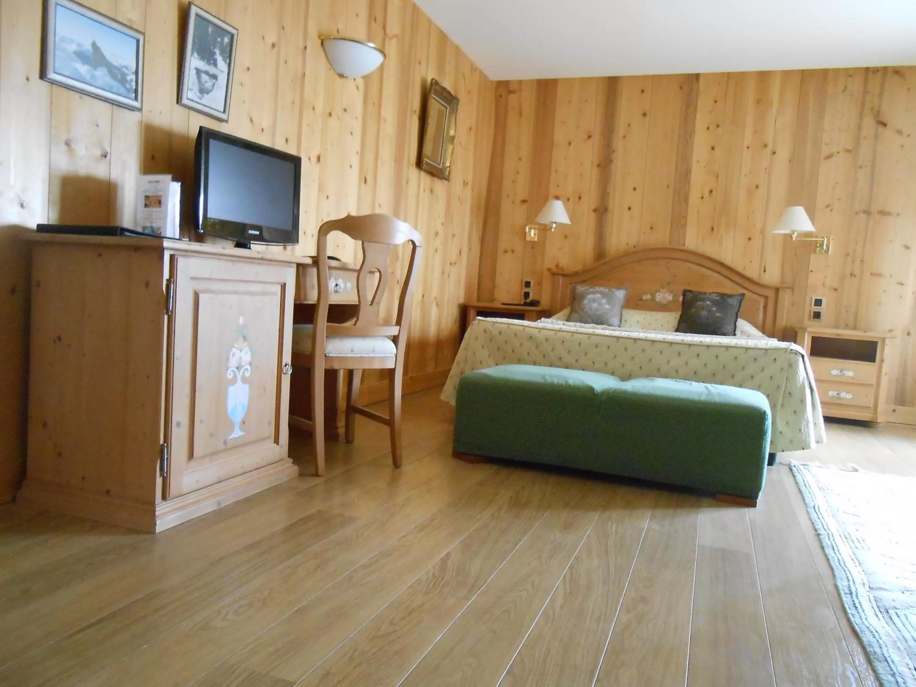 Photo of the whole room, Bed in Hotel Blanc