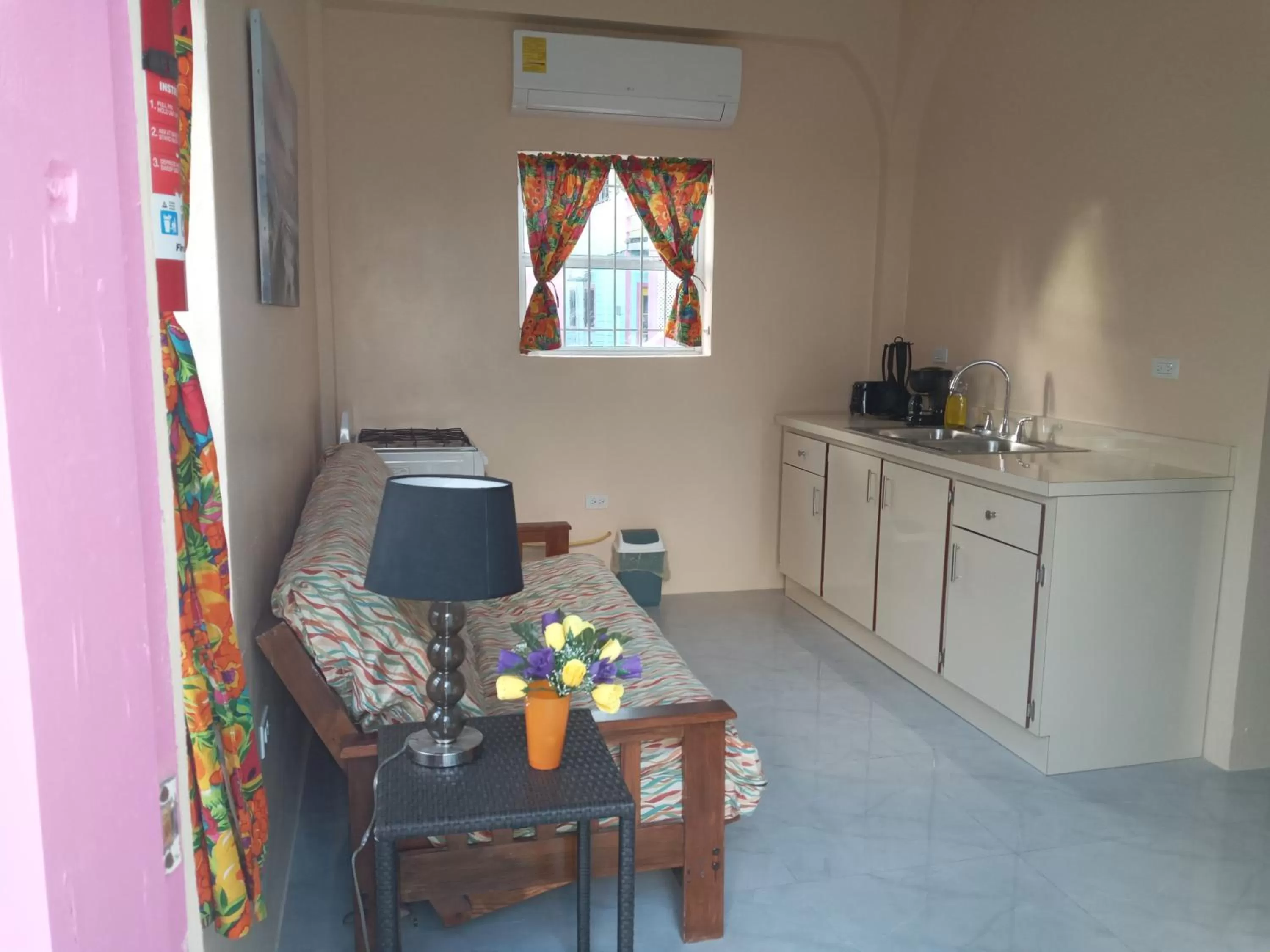Living room, Kitchen/Kitchenette in Barefoot Beach Belize