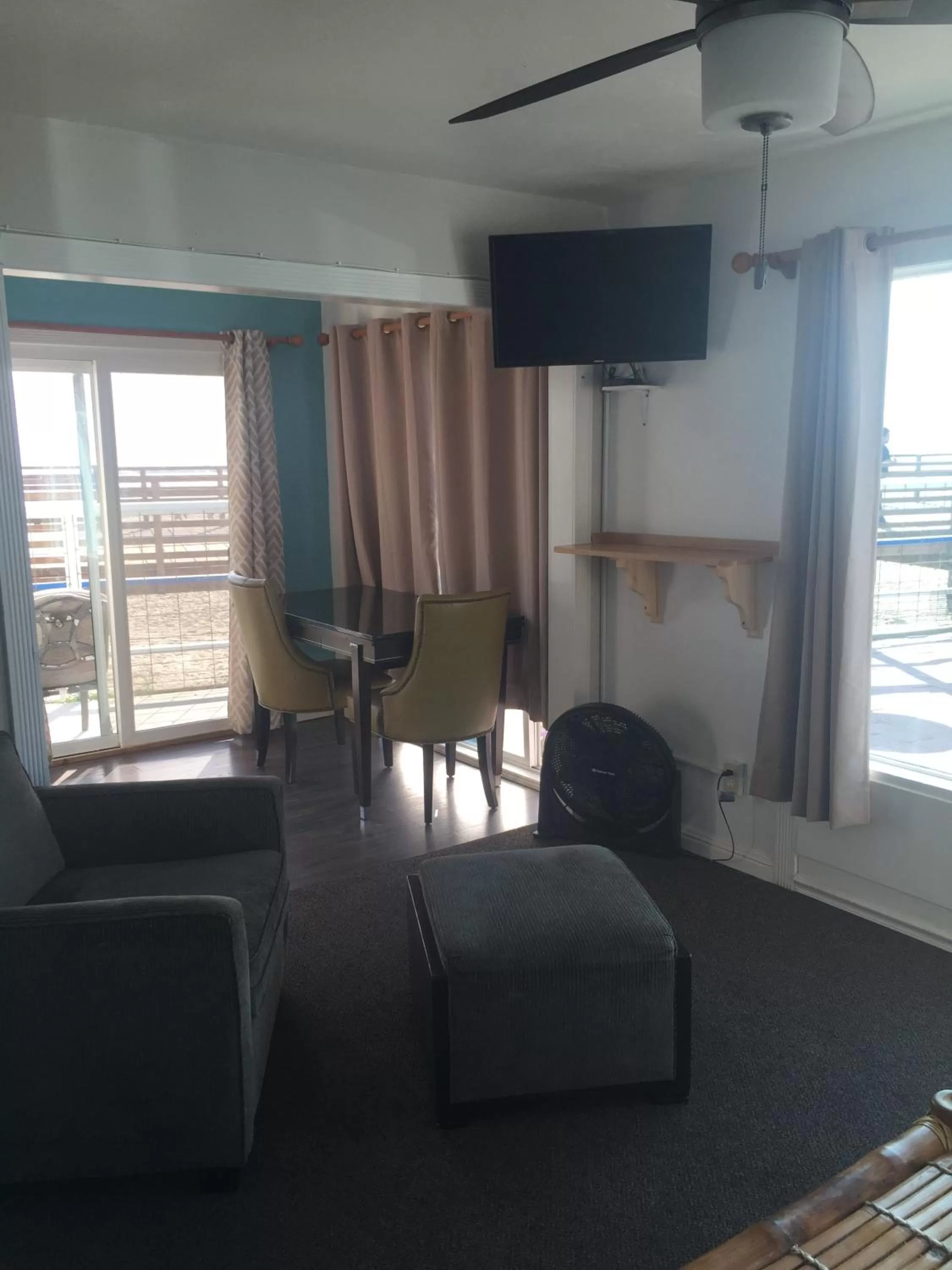 TV and multimedia in Dolphin Cove Motel