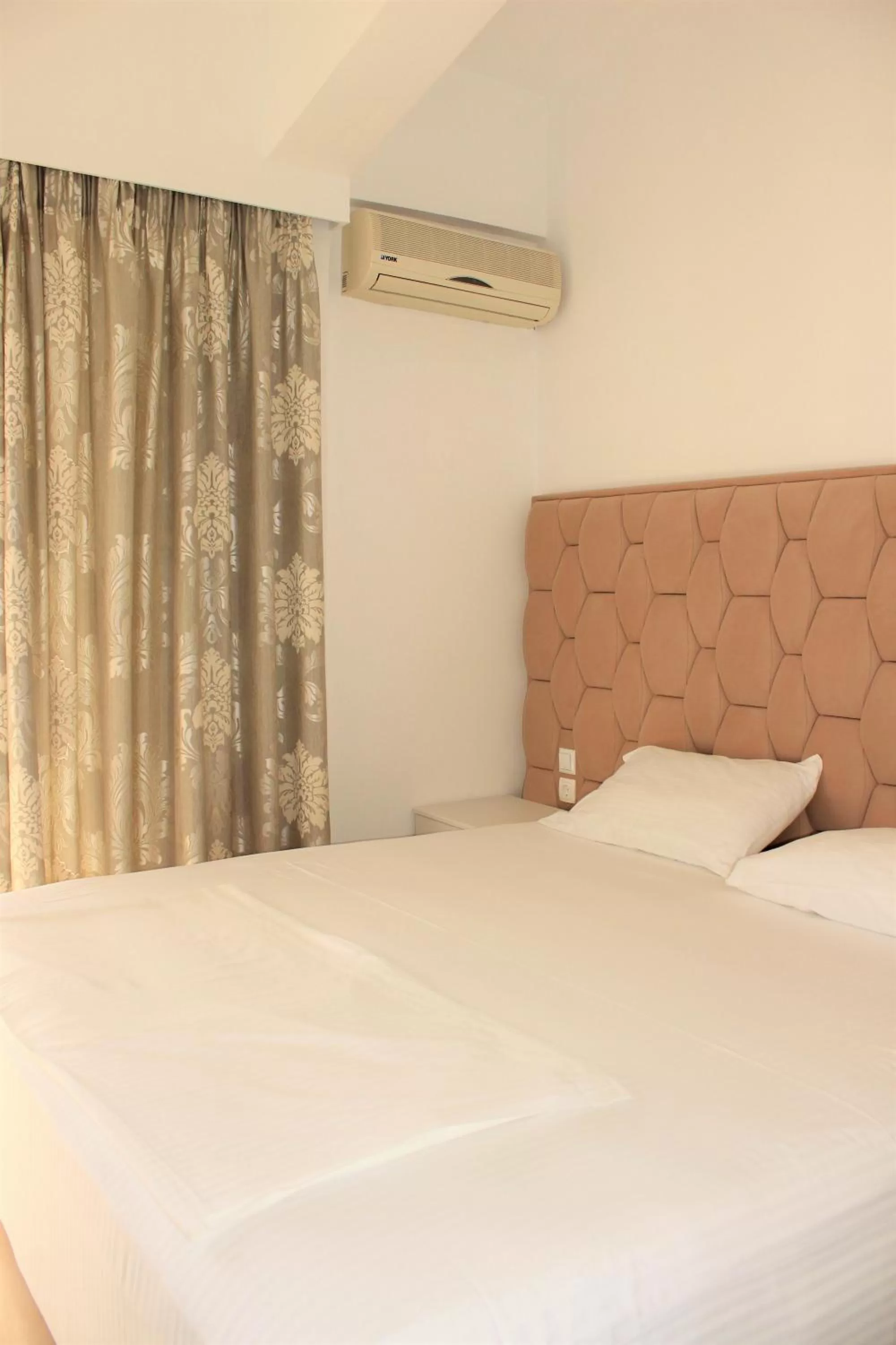 Bed in Murati Suites Sarandë