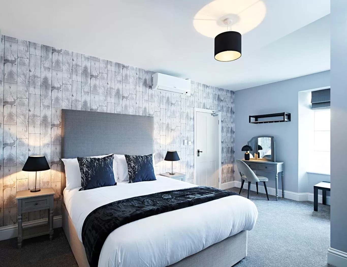 Bed in The Frampton Arms