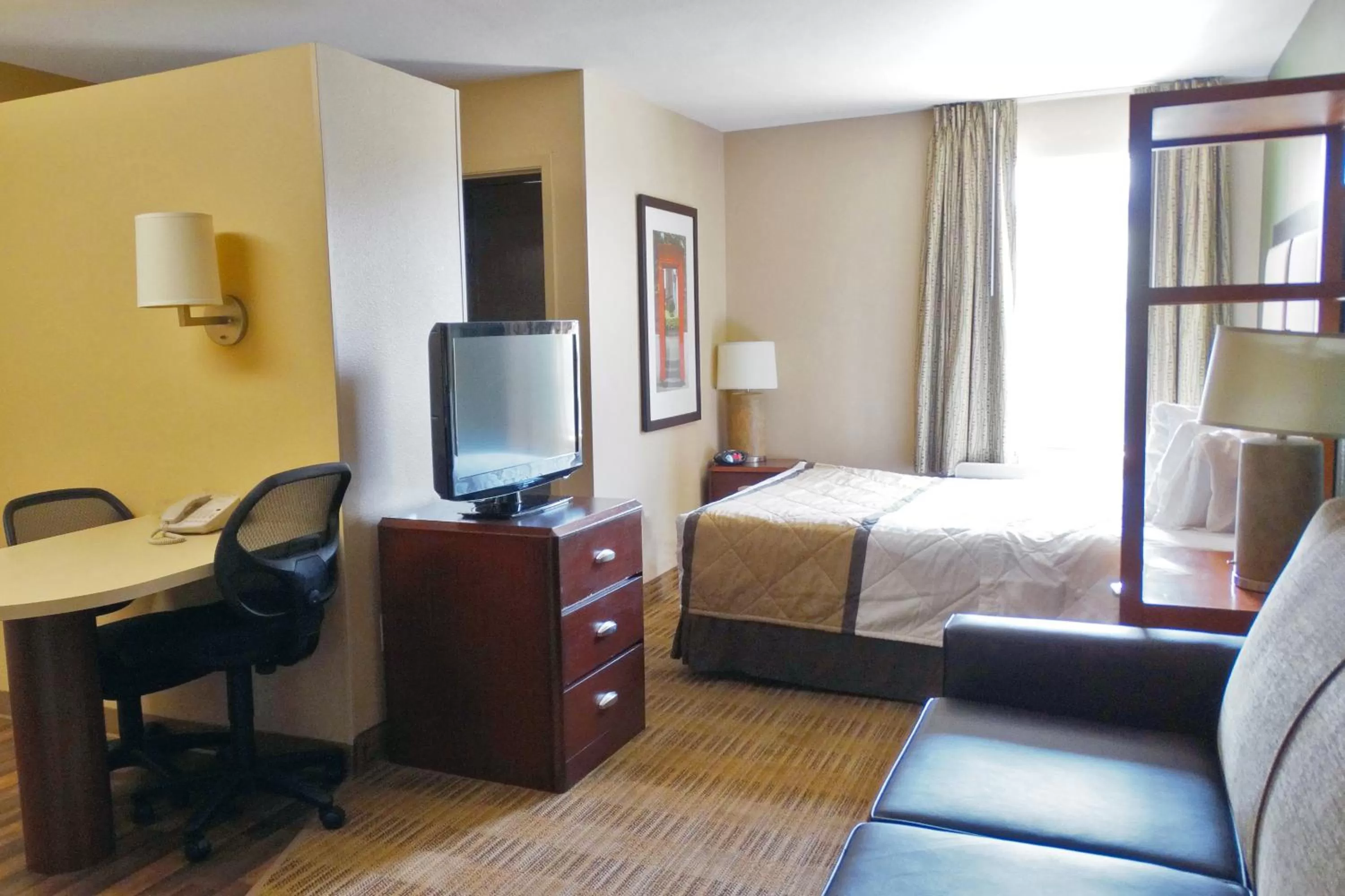 Bed in Extended Stay America Suites - Memphis - Wolfchase Galleria