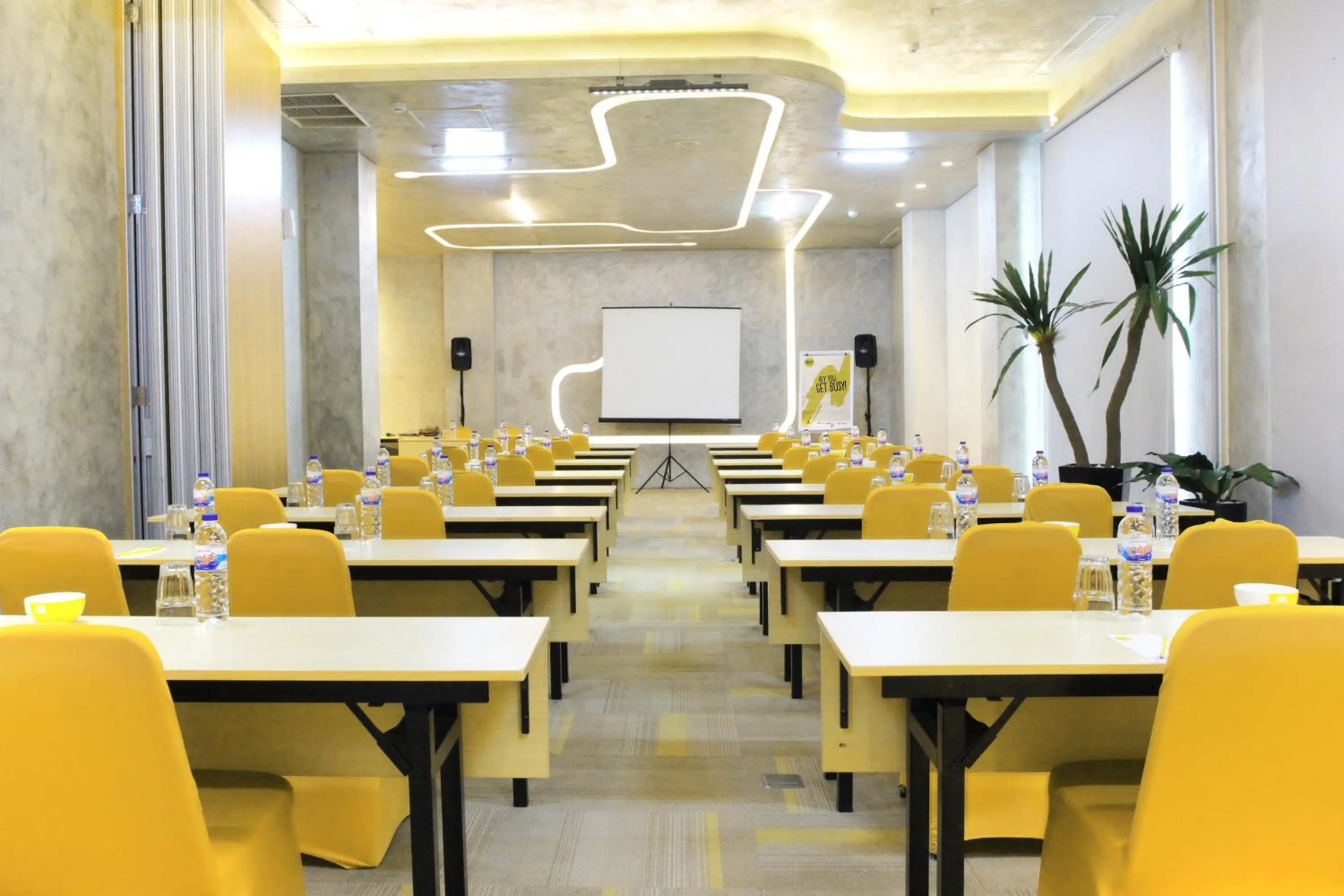 Banquet/Function facilities in Yello Hotel Jemursari