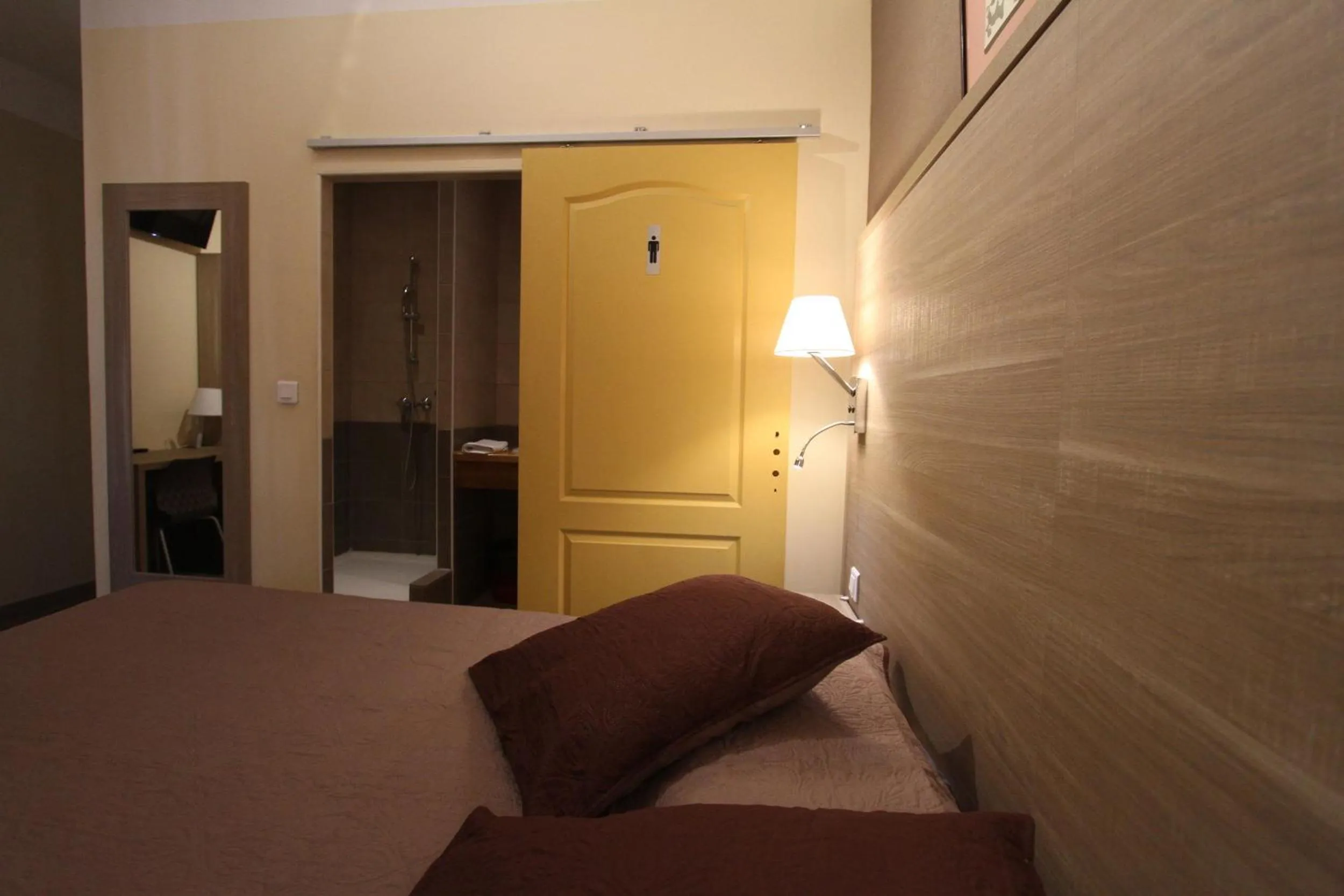 Bed in Le Provençal