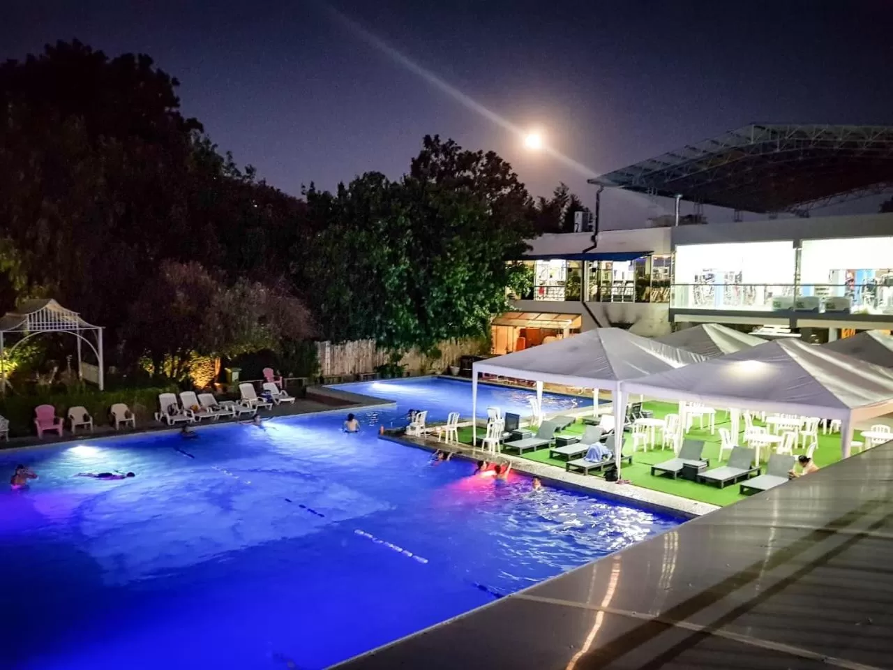 Pool view in Hotel Los Ceibos