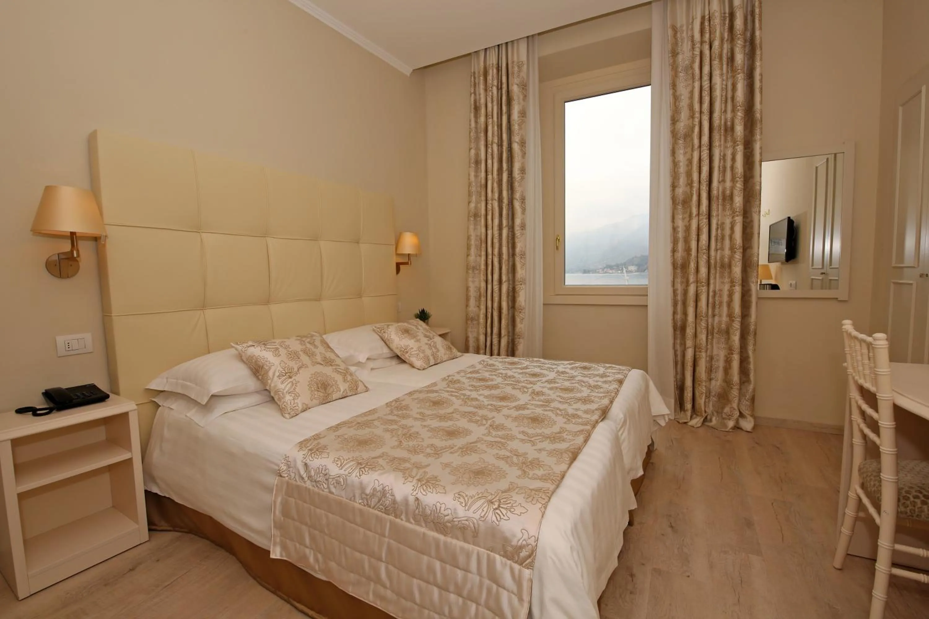 Bed in Hotel Du Lac & SPA