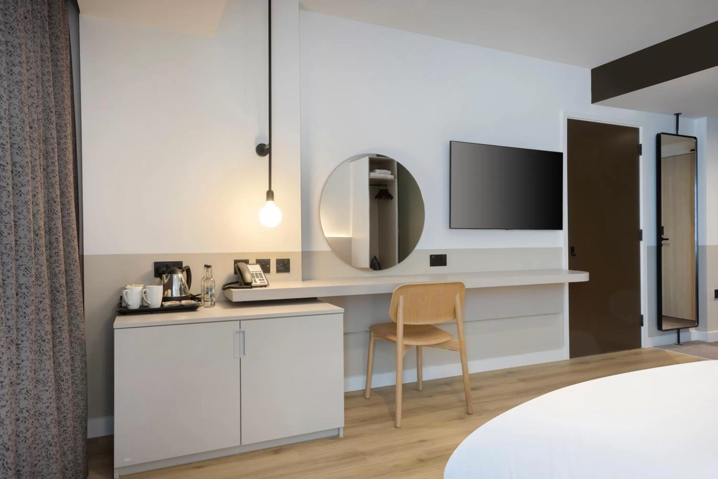 Bedroom, Bed in Leonardo Hotel Manchester Piccadilly