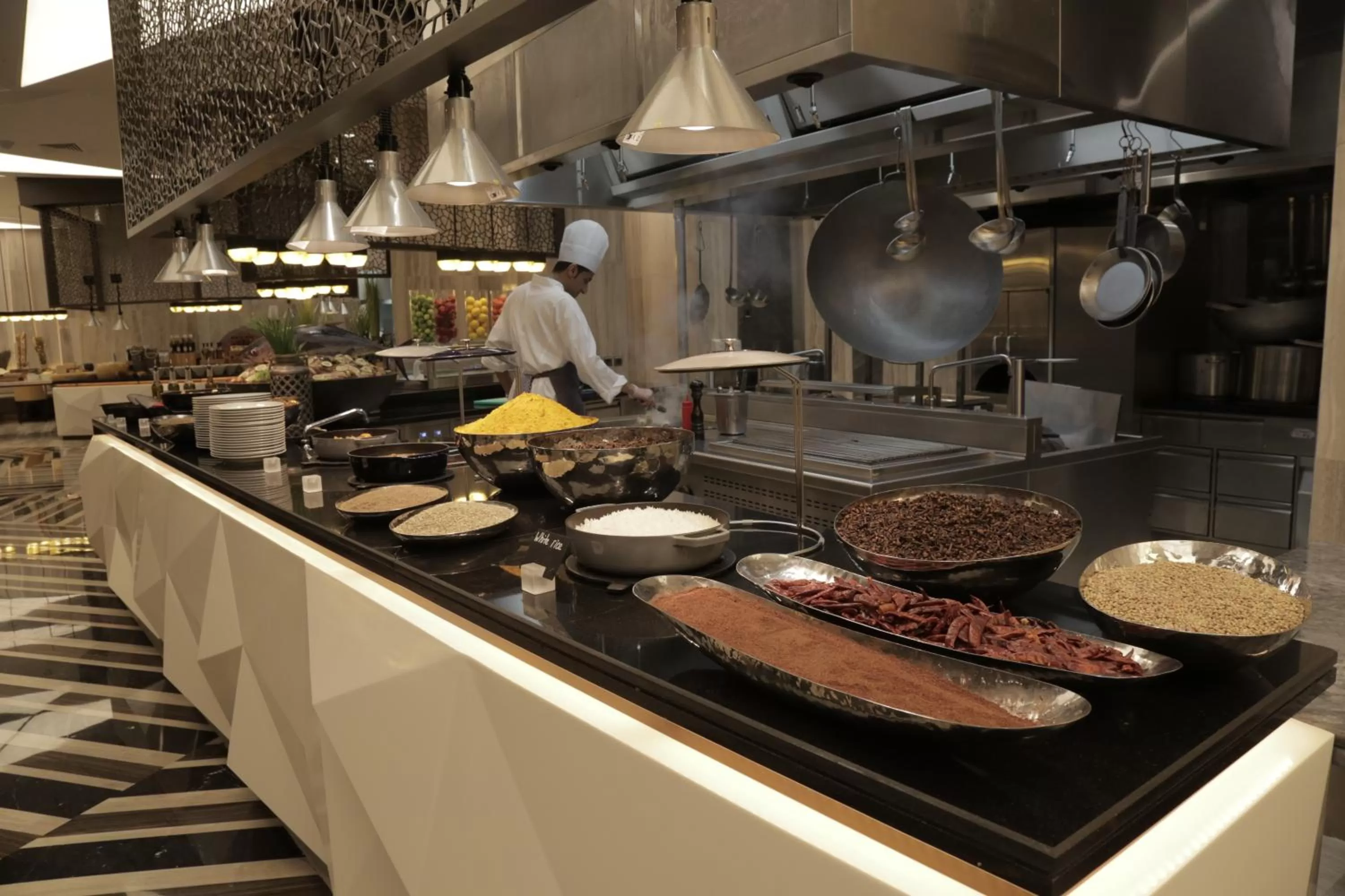 Restaurant/places to eat in Kempinski Hotel Muscat