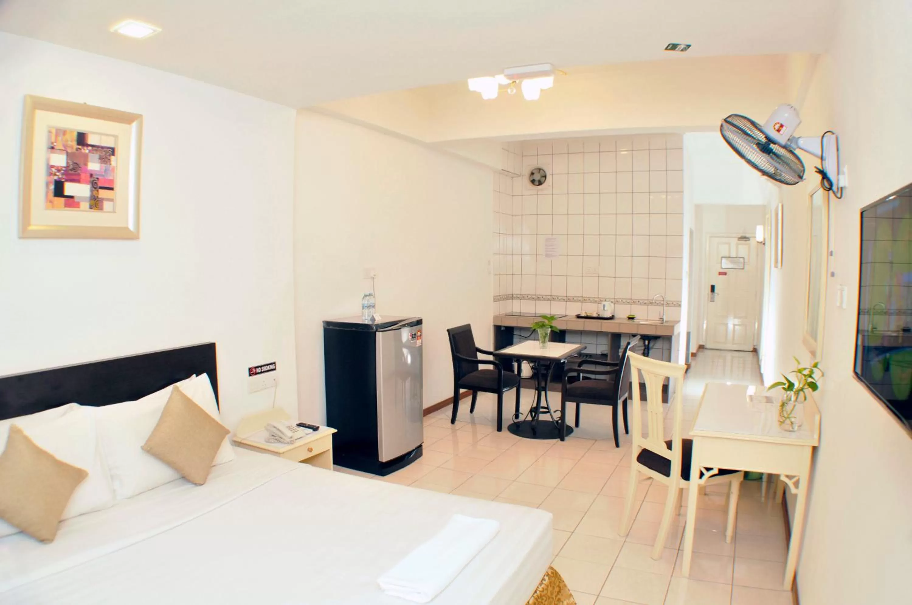 Photo of the whole room, Bed in Promenade Service Apartment