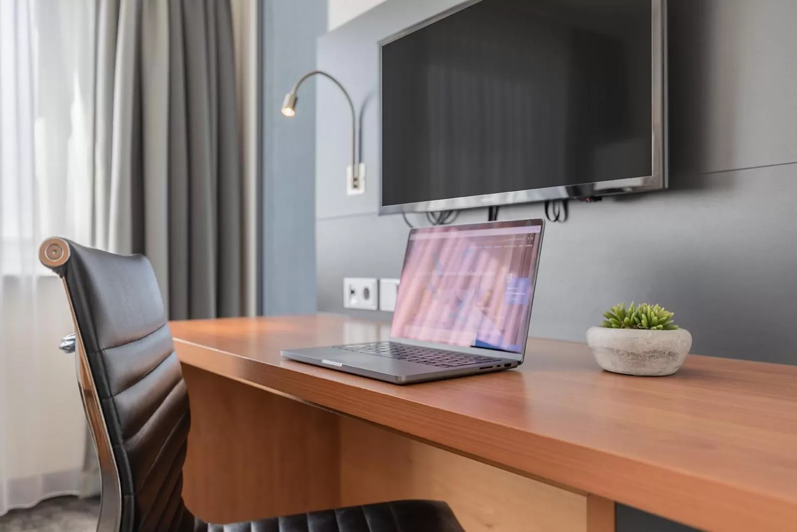 TV and multimedia in Garner Hotel Rüsselsheim by IHG