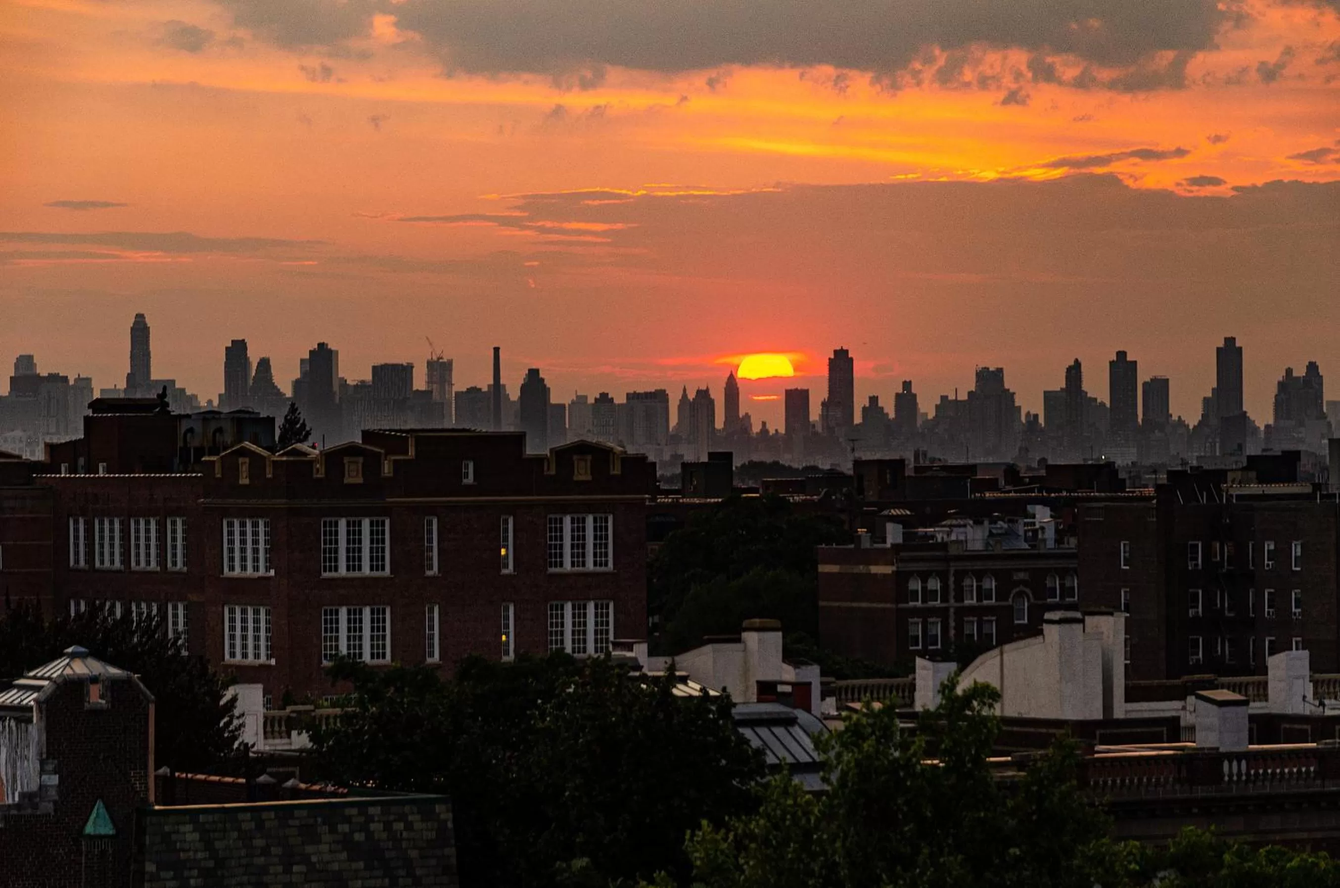 Street view in Elmhurst Hotel