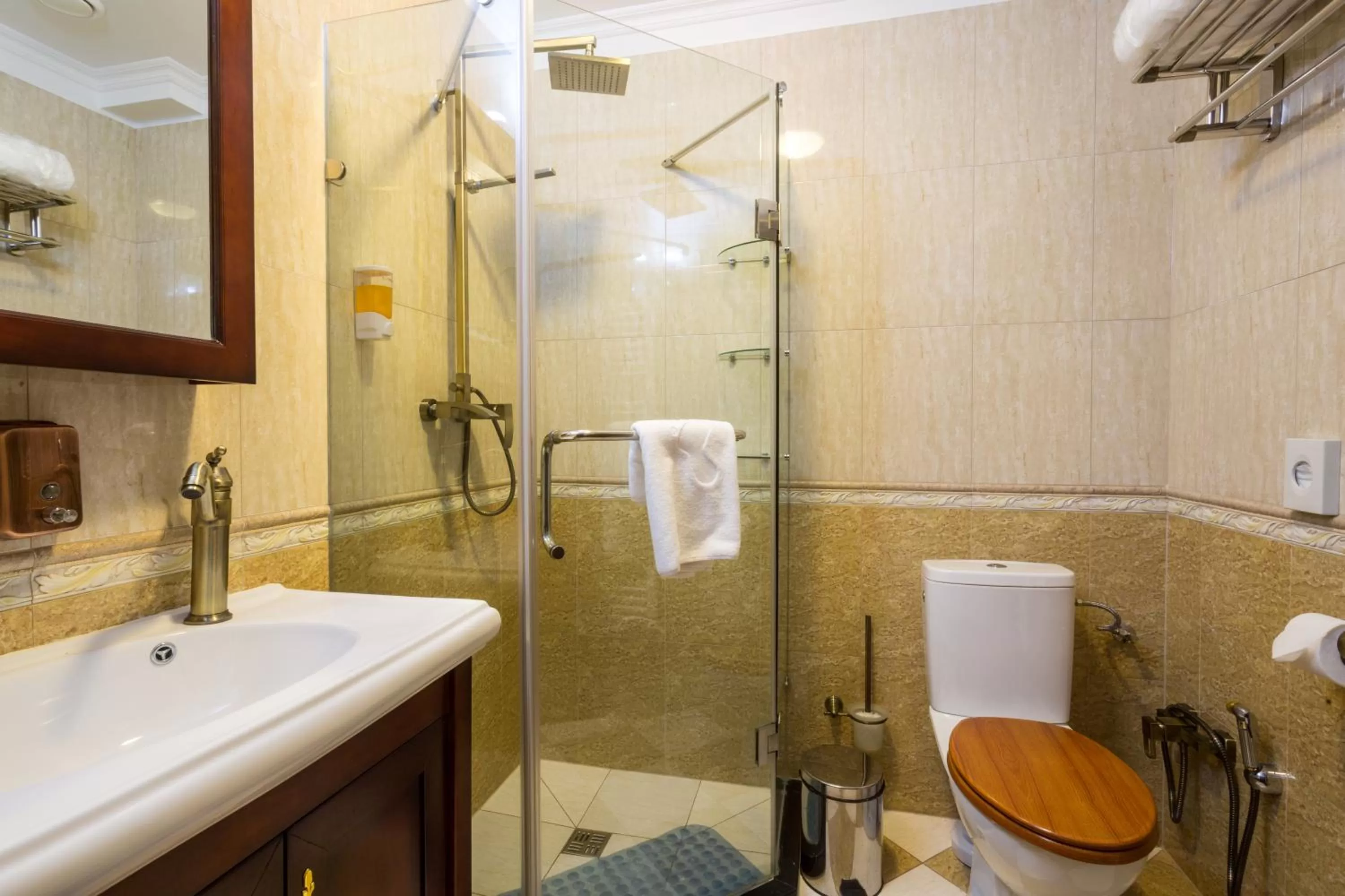 Shower in Zámek Lužec Spa & Wellness Resort