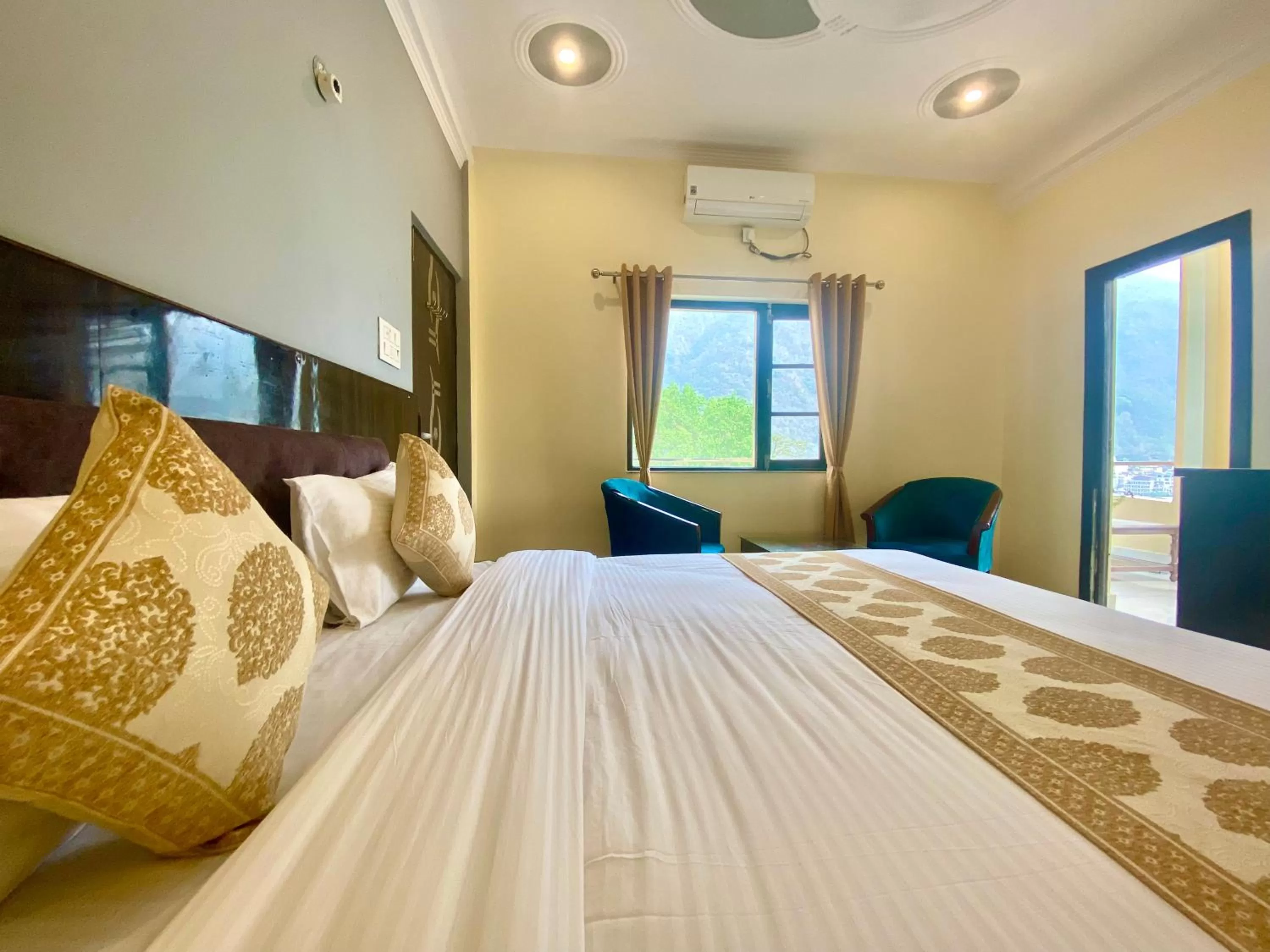 Bedroom, Bed in Tapovan New Residency - 5 minutes walk to Laxman jhula