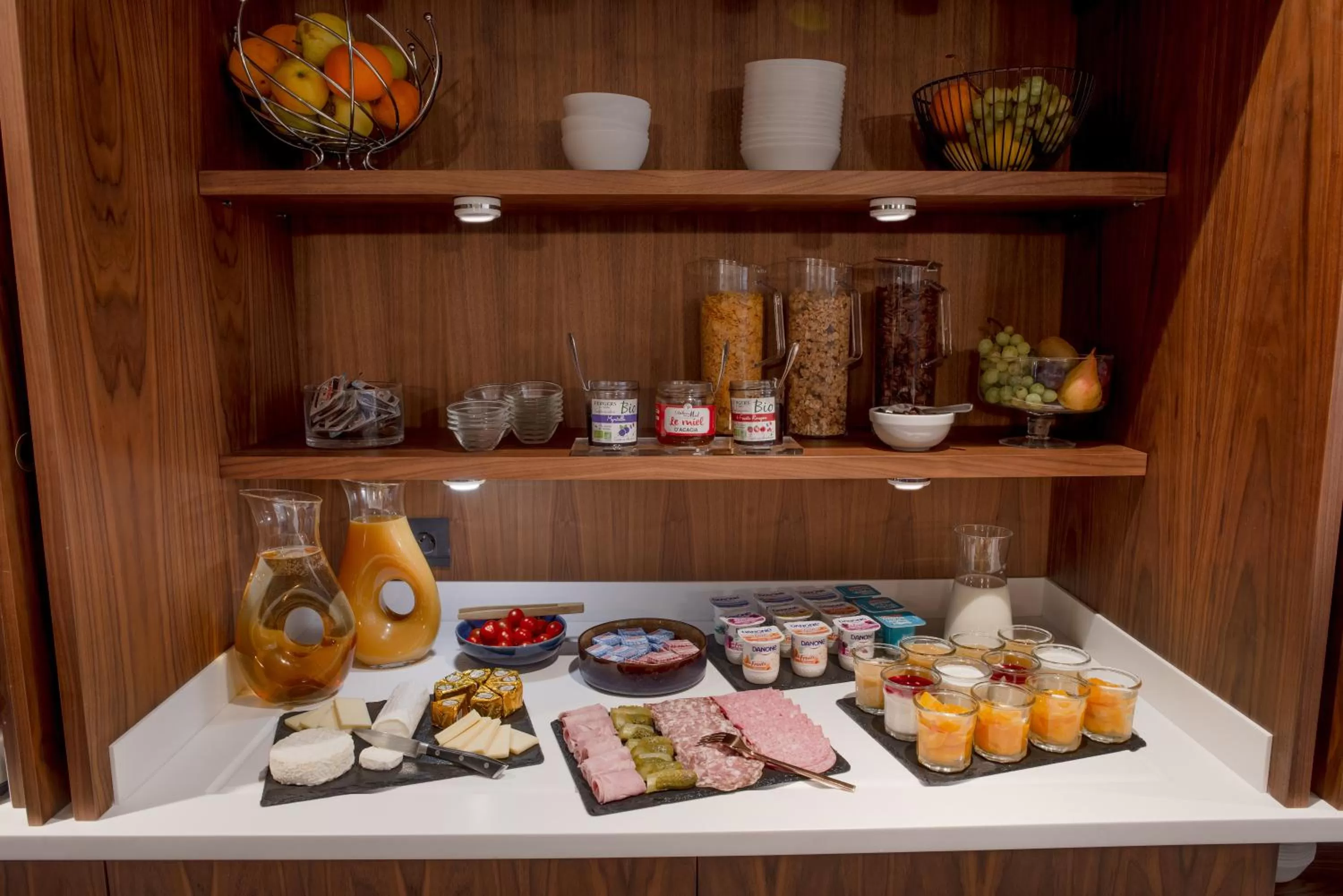 Buffet breakfast in Hôtel Le Bristol