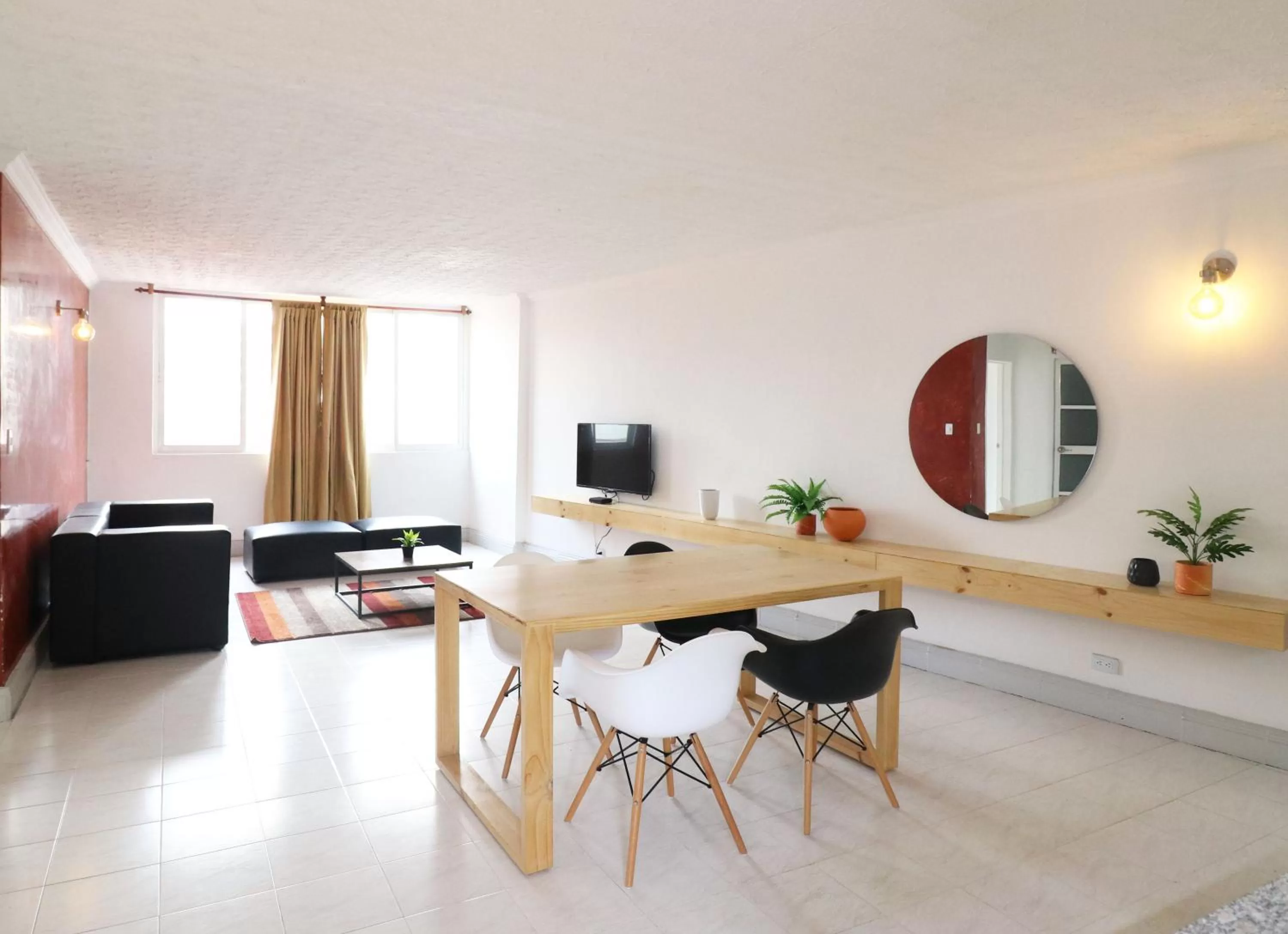 Dining Area in 554 Apartments