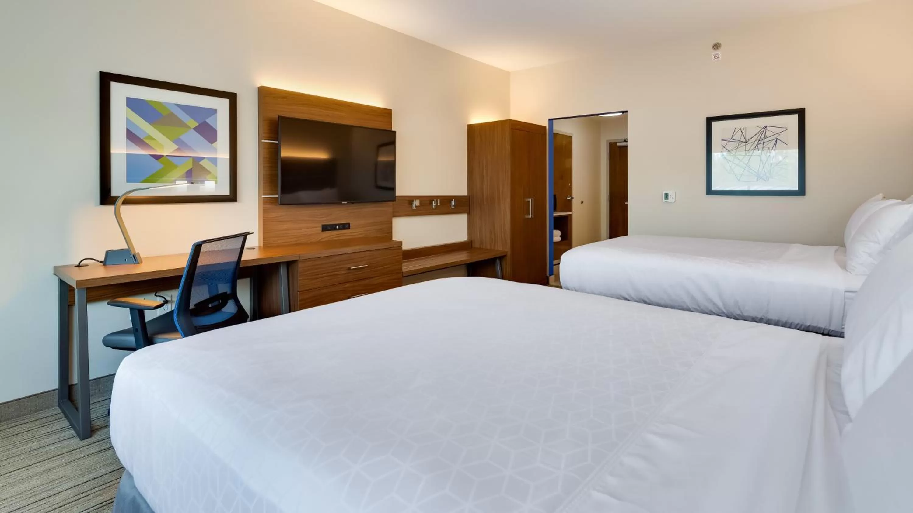 Photo of the whole room, Bed in Holiday Inn Express & Suites - Latta, an IHG Hotel