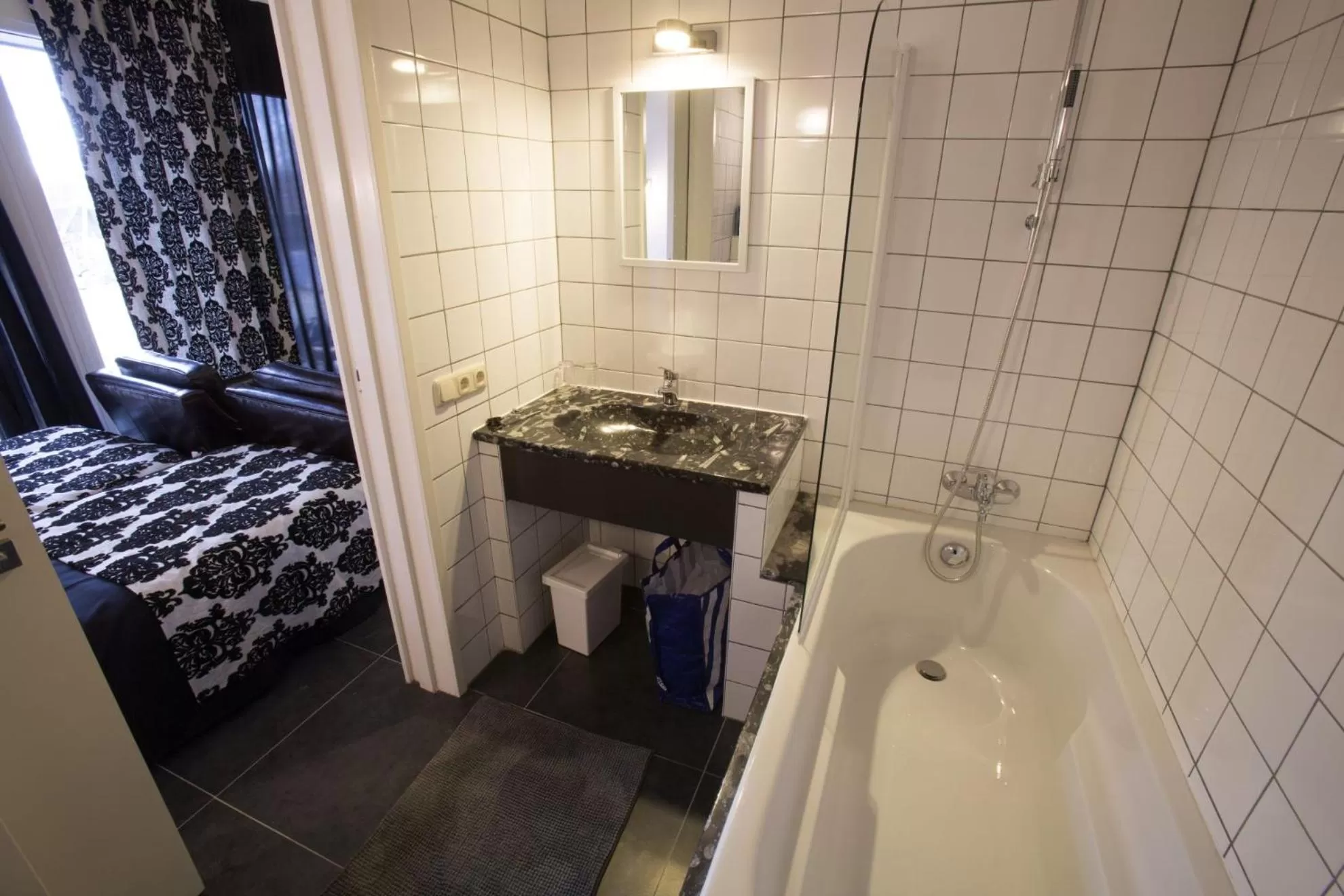 Bathroom in Meschermolen