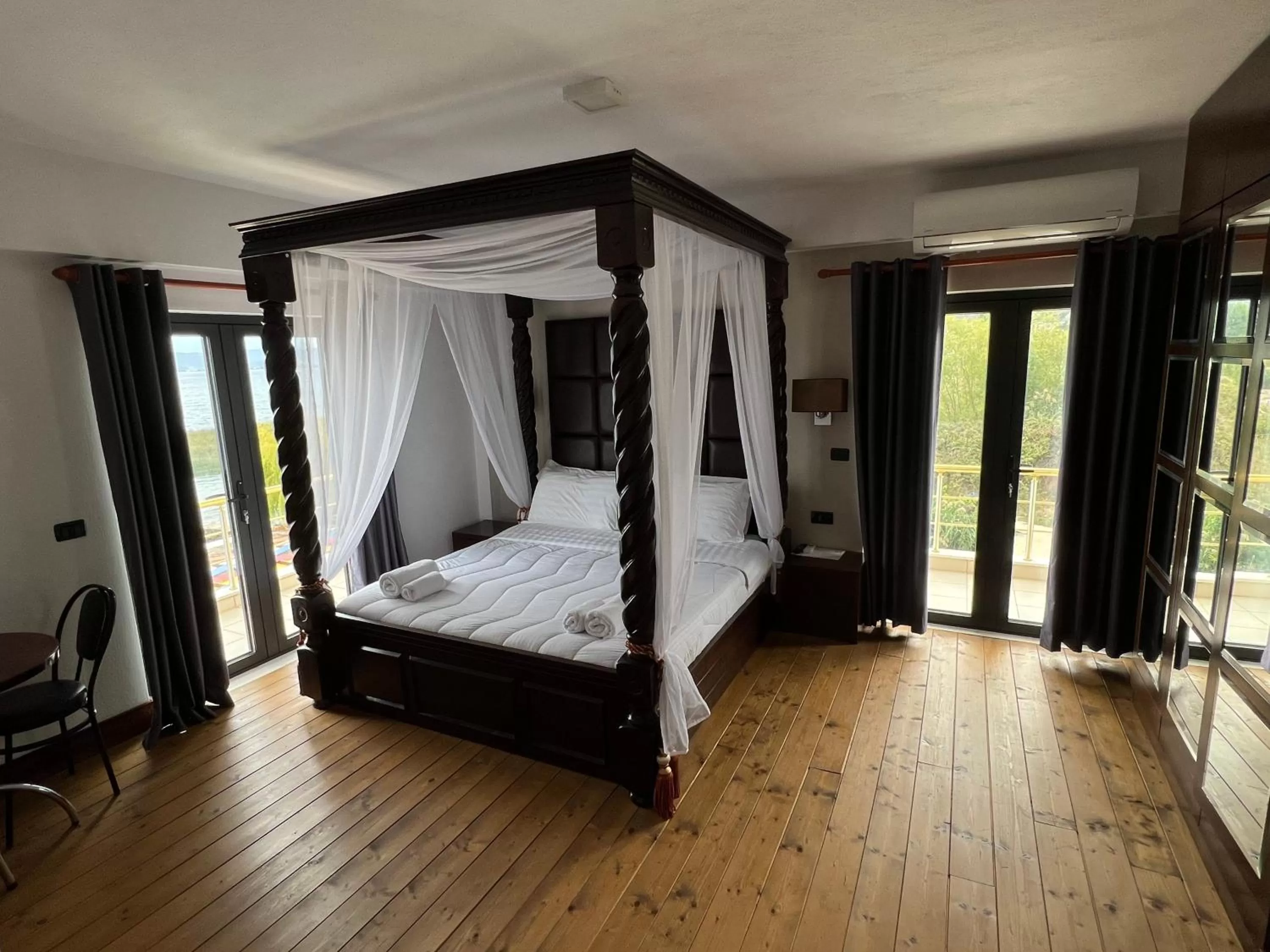 Bed in Hotel Victoria