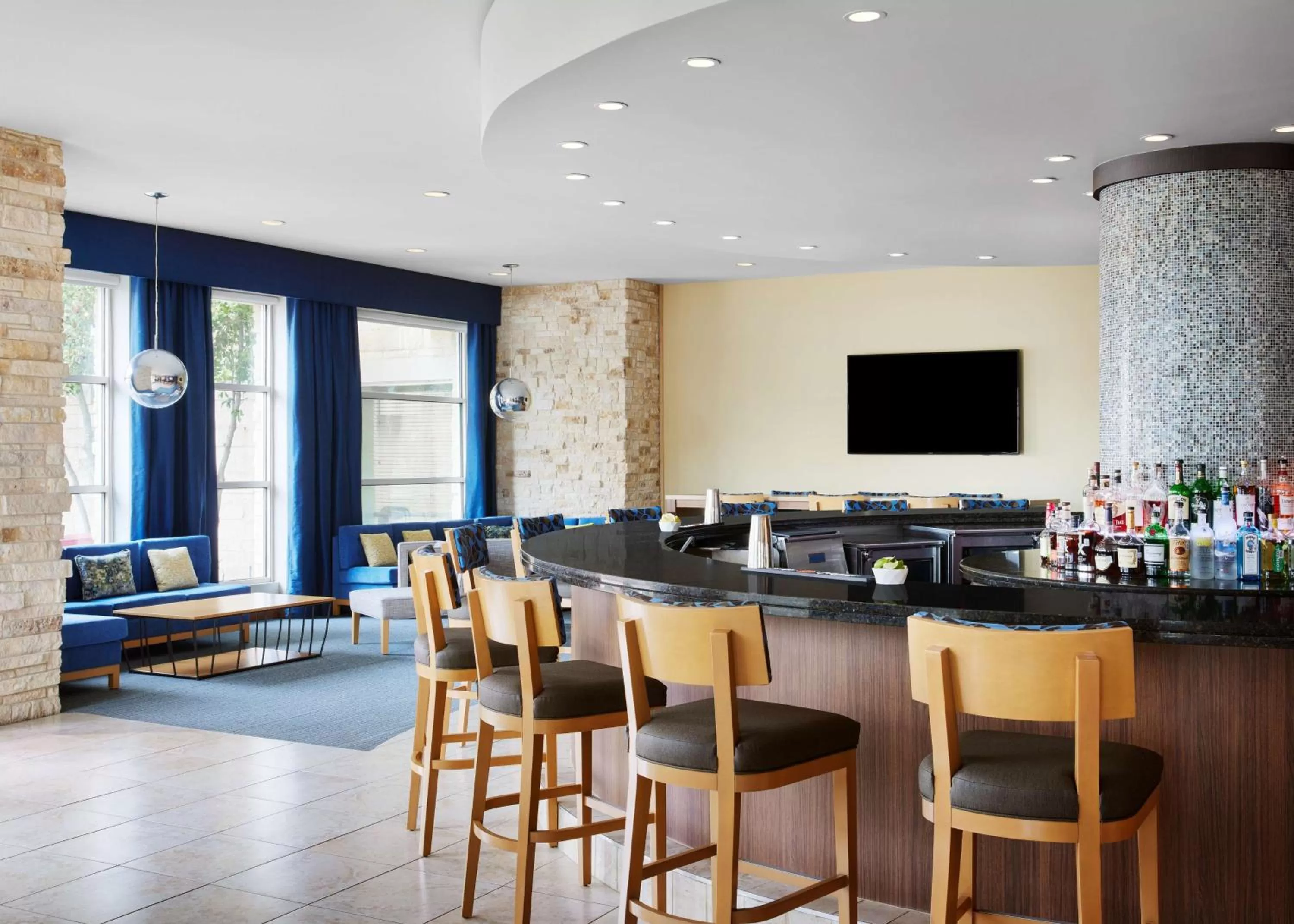 Lounge or bar in Hilton Garden Inn Dallas Richardson